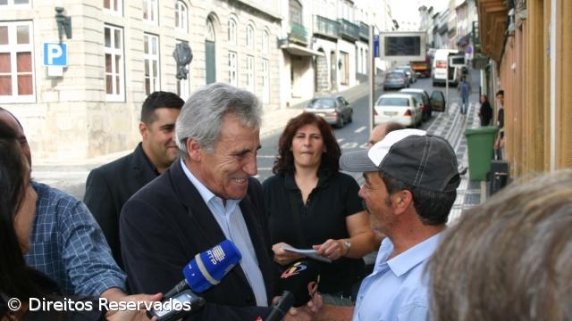 Promessas eleitorais serão "submergidas" pela aplicação da austeridade – Imagem 1