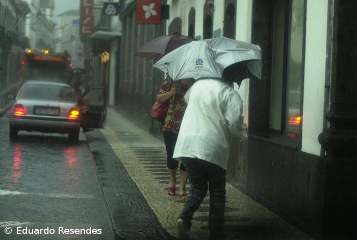 Sete ilhas dos Açores sob aviso amarelo devido à chuva e trovoada – Imagem 1