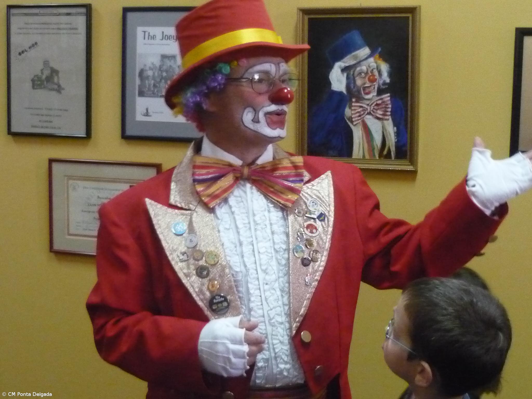 Palhaço Pezinho na biblioteca municipal – Imagem 1