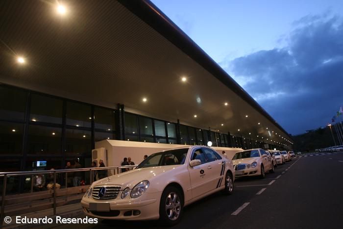Taxistas bloqueiam viatura da UTC no aeroporto – Imagem 1