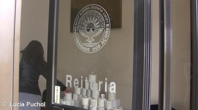 Alunos da universidade manifestam-se por falta de papel higiénico – Imagem 1