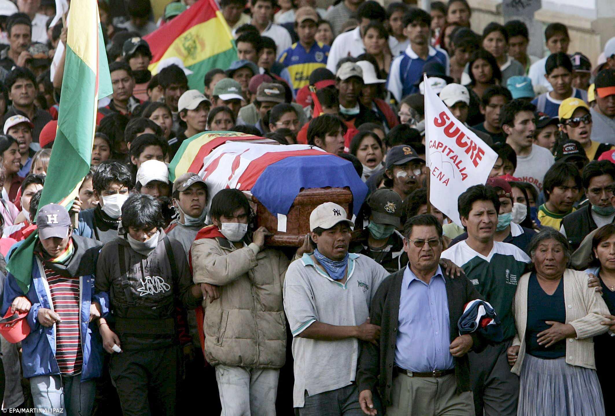 Mais um estudante morto após confrontos na Bolívia – Imagem 1