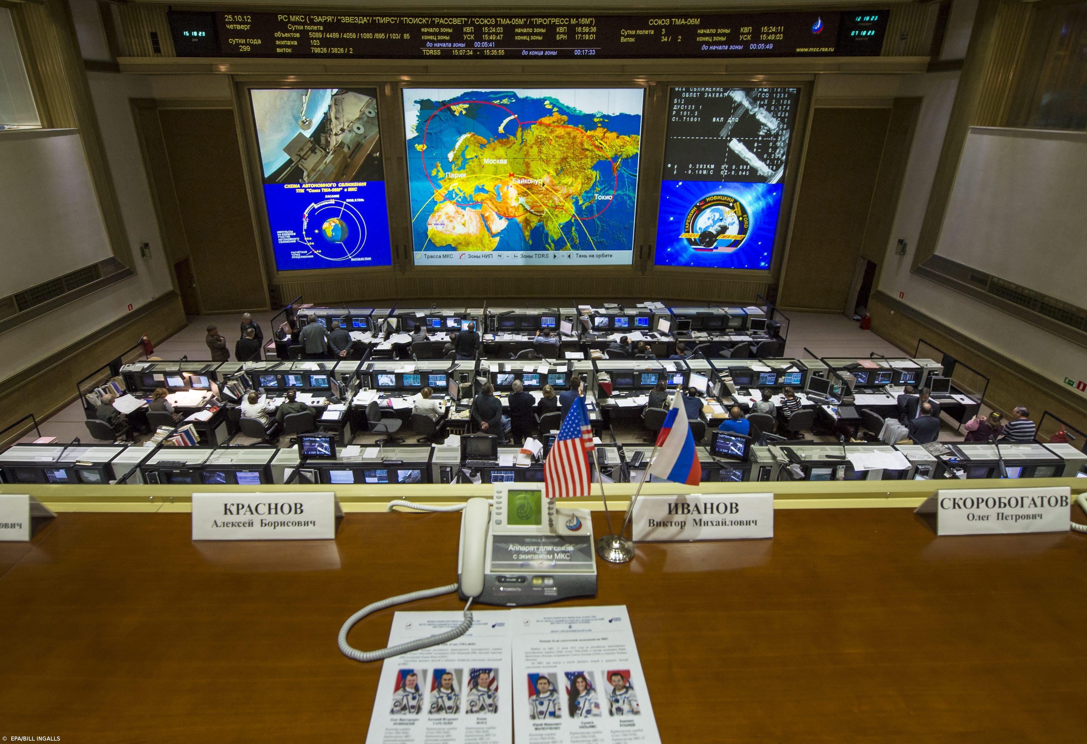 Nave espacial "Soyuz" com três astronautas chega à Estação Espacial Internacional – Imagem 1