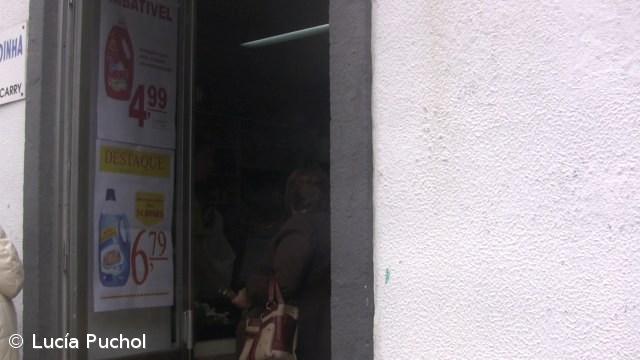 Poupar pode passar por "cortar" nos vícios e nos bens supérfluos – Imagem 1