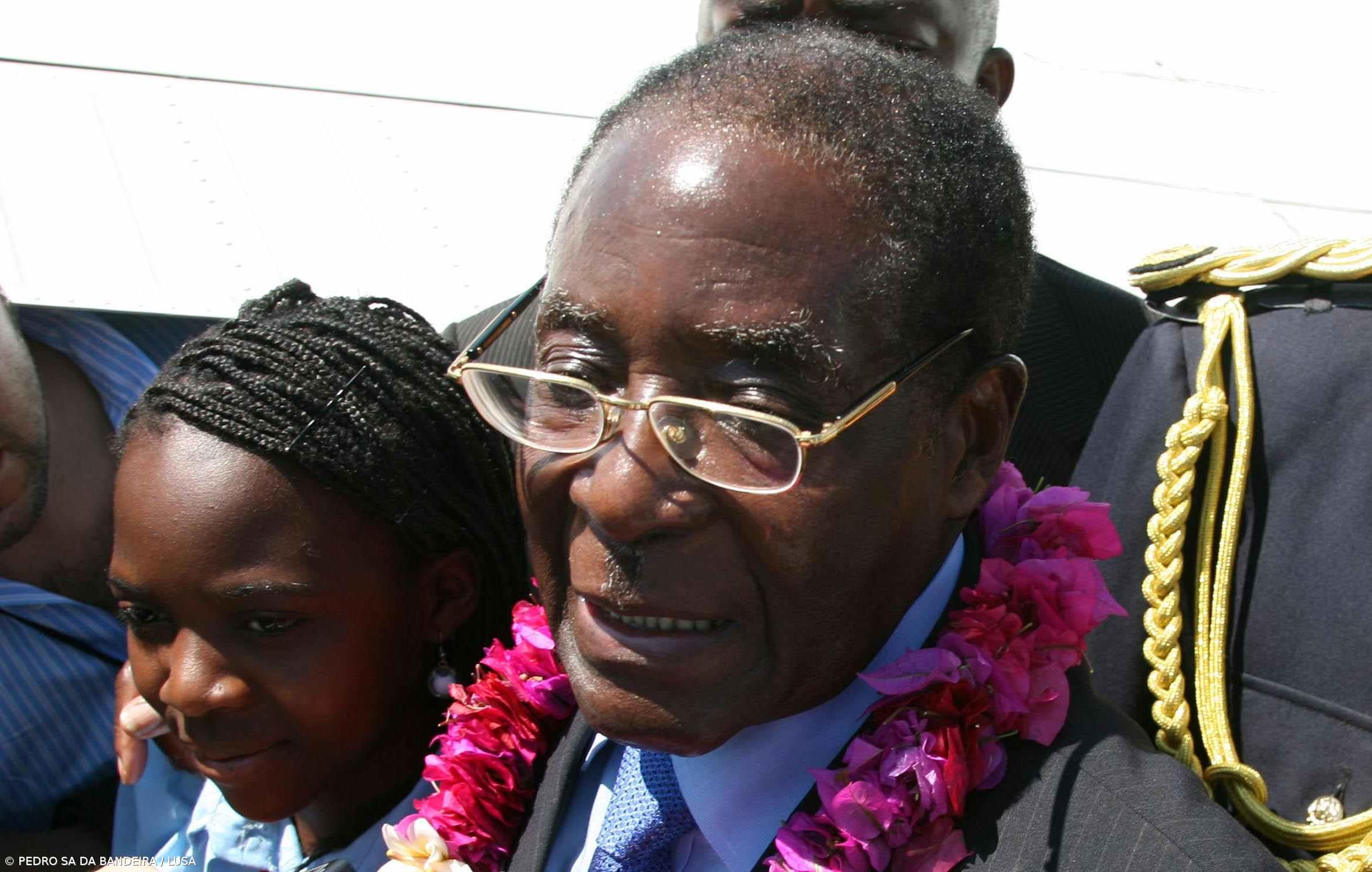  Diplomacia europeia condena novo governo de Mugabe – Imagem 1