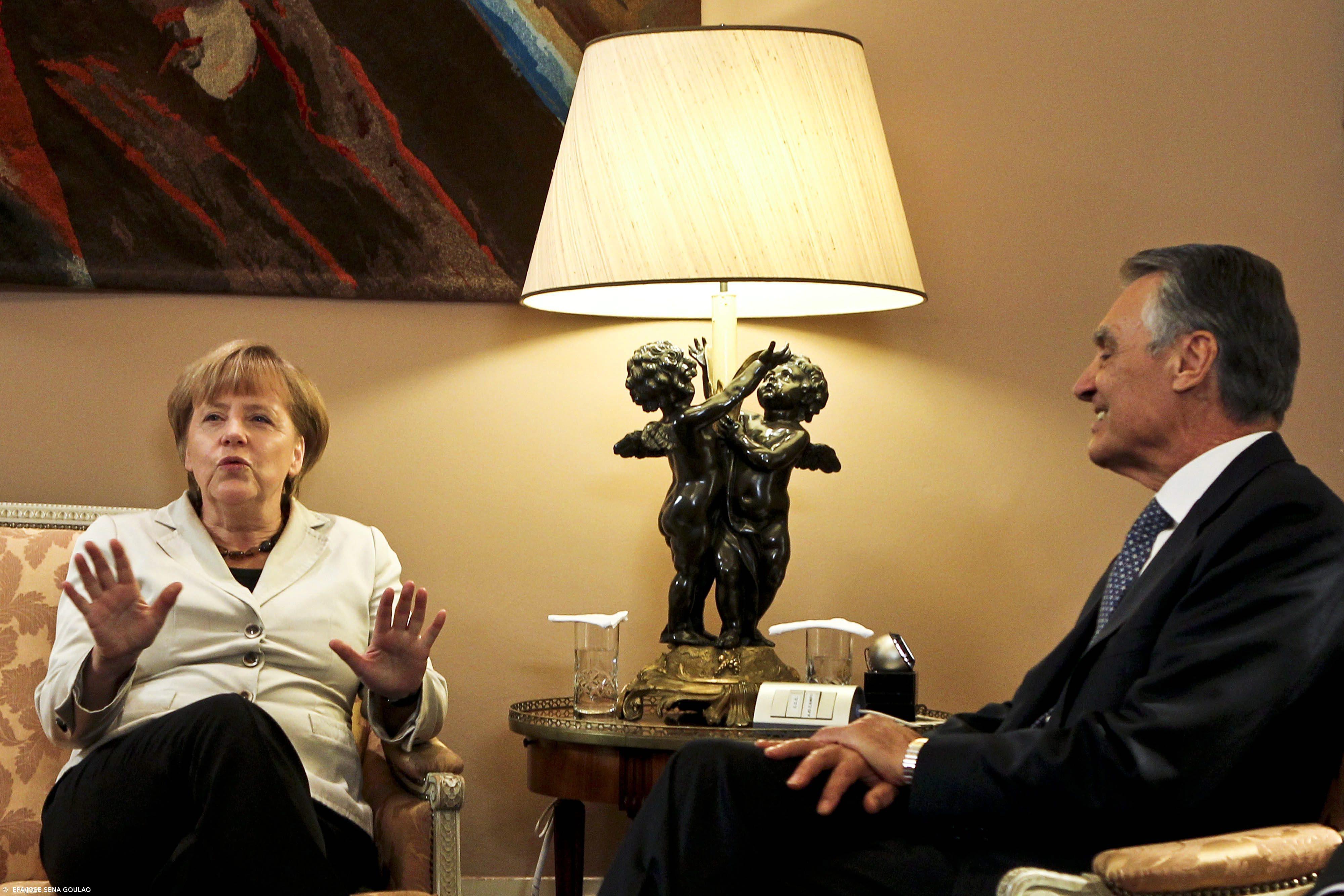  Cavaco Silva recebe chanceler alemã com "welcome, willkommen" – Imagem 1