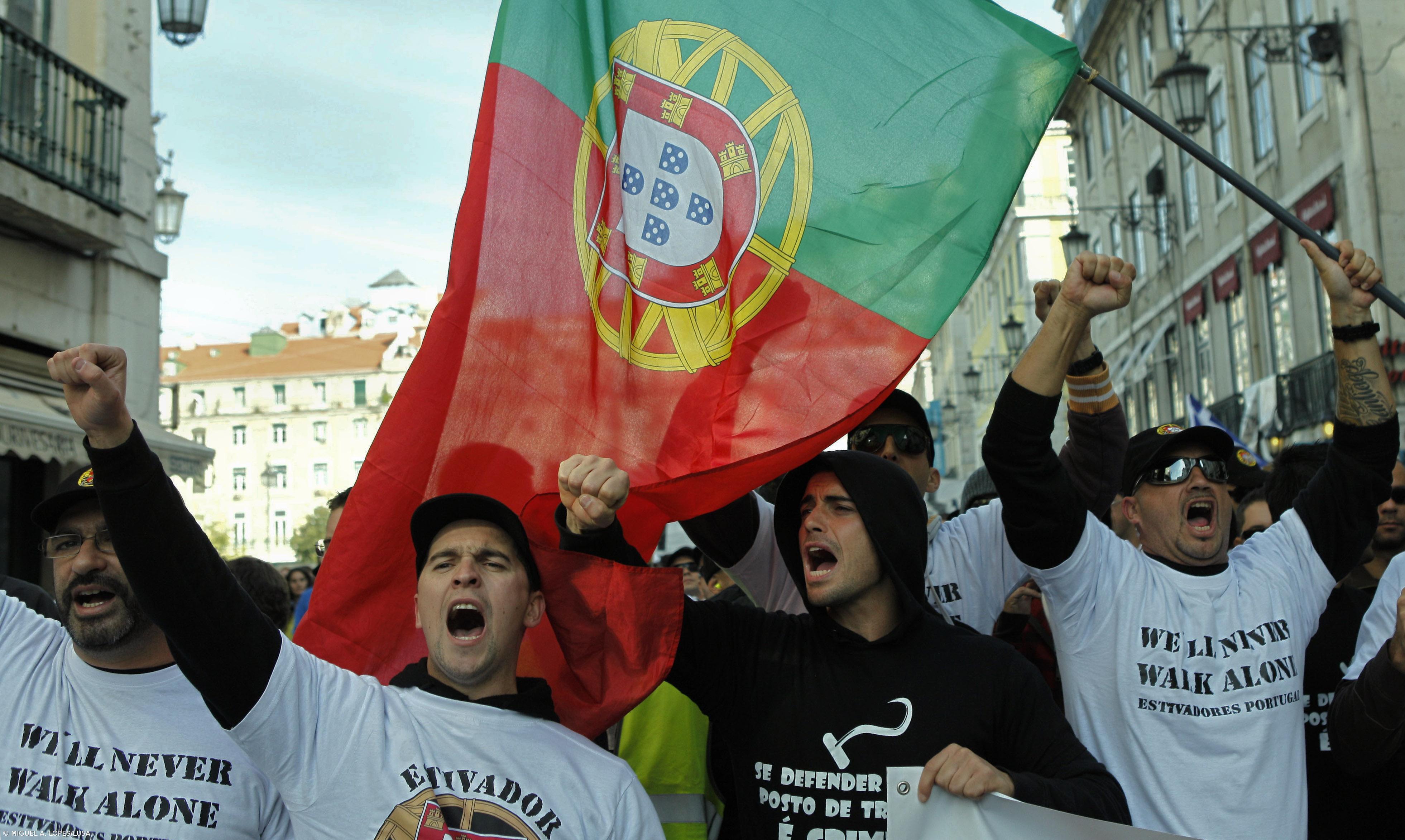 Centenas de pessoas na manifestação dos estivadores – Imagem 1