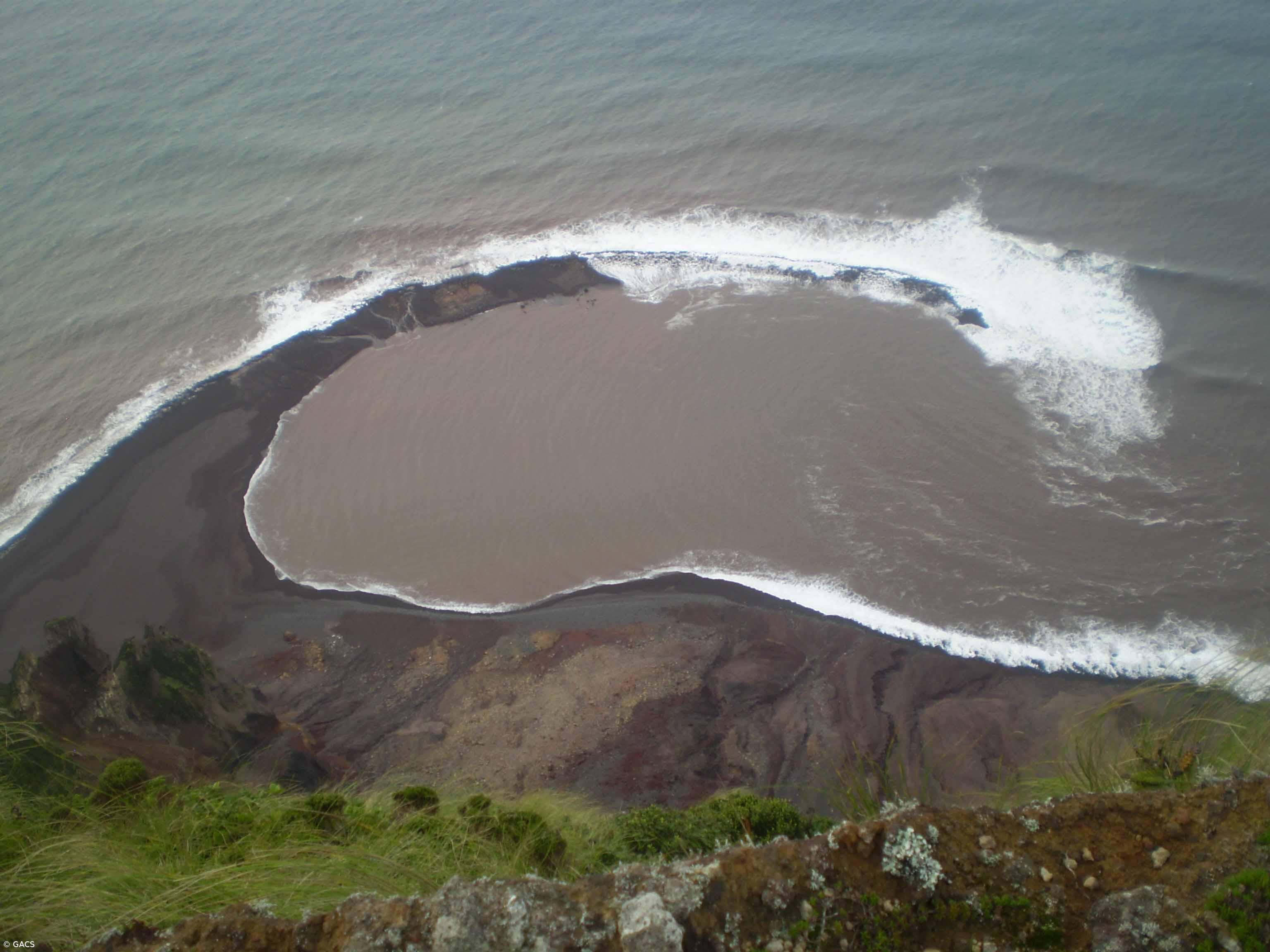 Parque Natural monitoriza "nascimento" de nova fajã no Corvo – Imagem 1