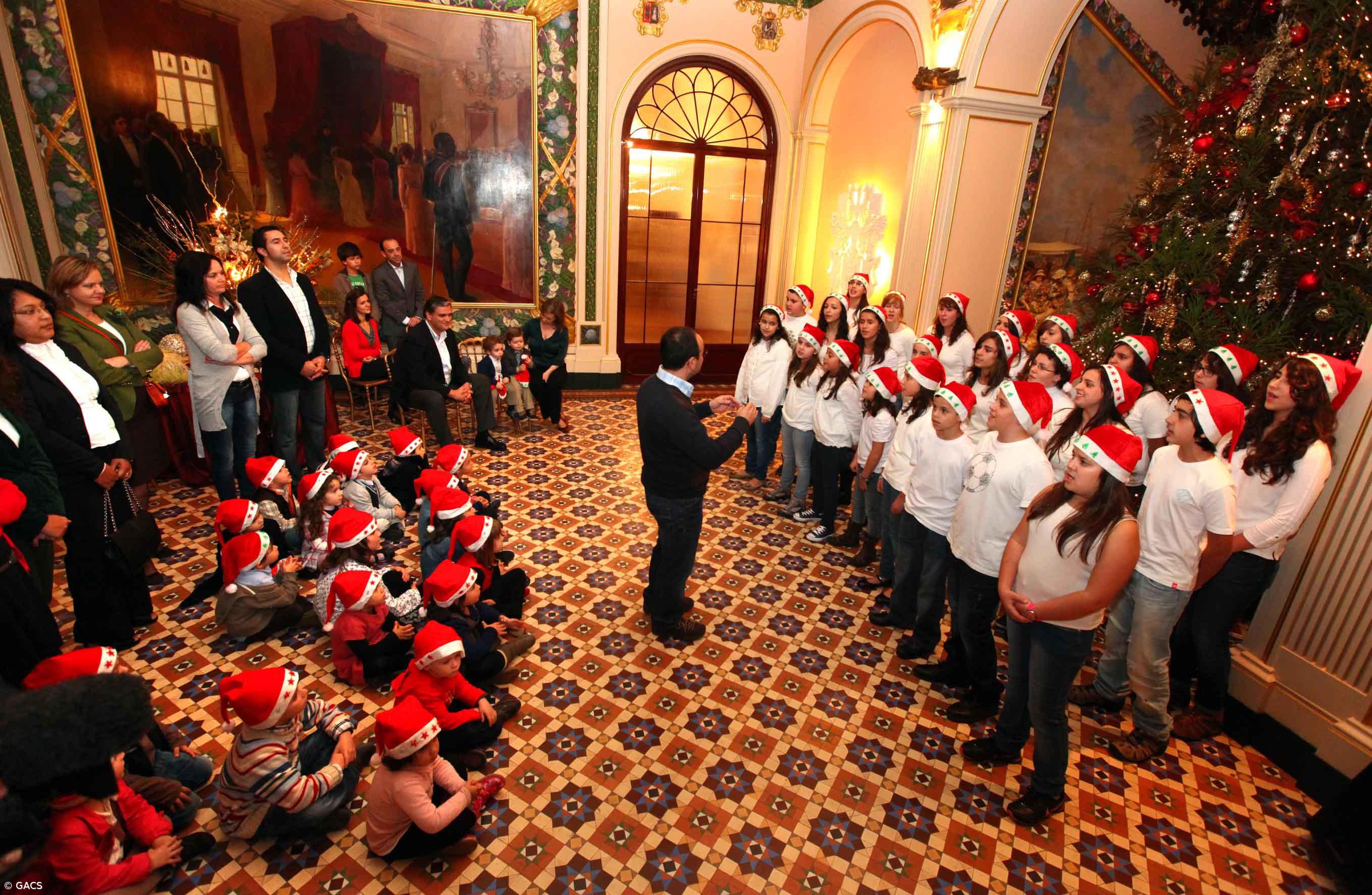 Crianças e jovens inauguram Árvore de Natal da Presidência do Governo – Imagem 1