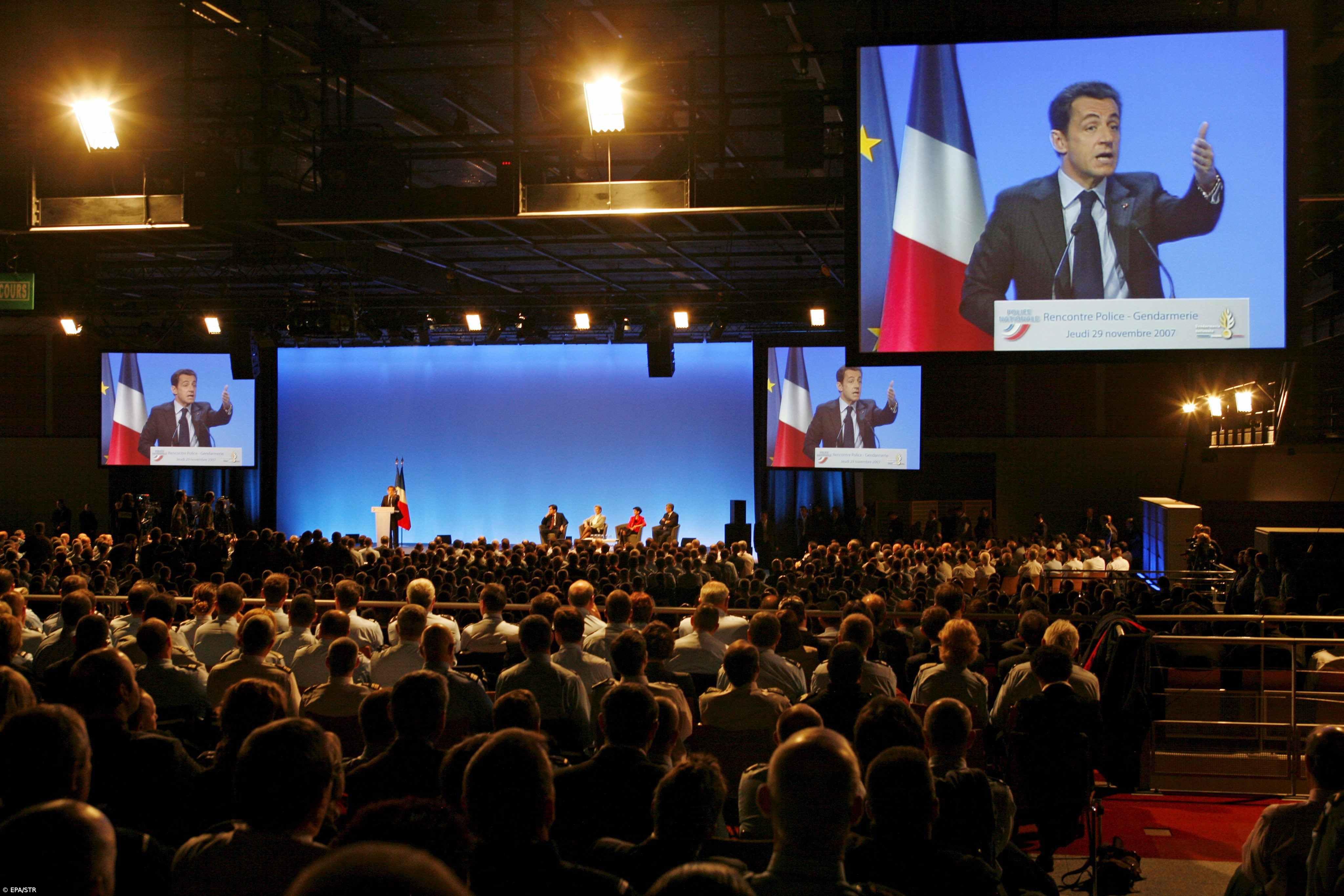 Sarkozy atribui distúrbios a "vadiagem" e recusa crise social – Imagem 1