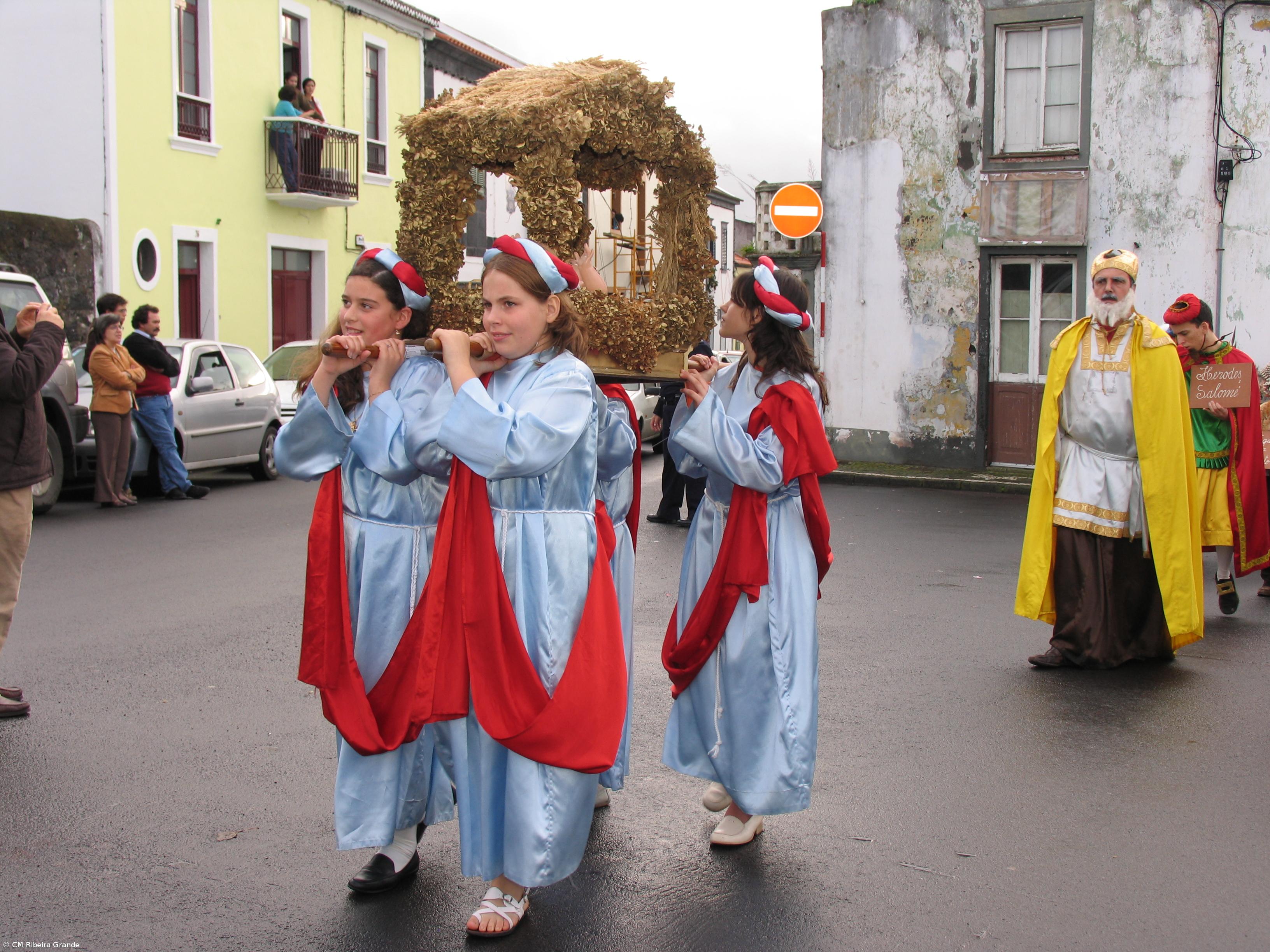 Hoje é Dia de Reis, de cantares, de bolos e de prendas, como manda a tradição – Imagem 1