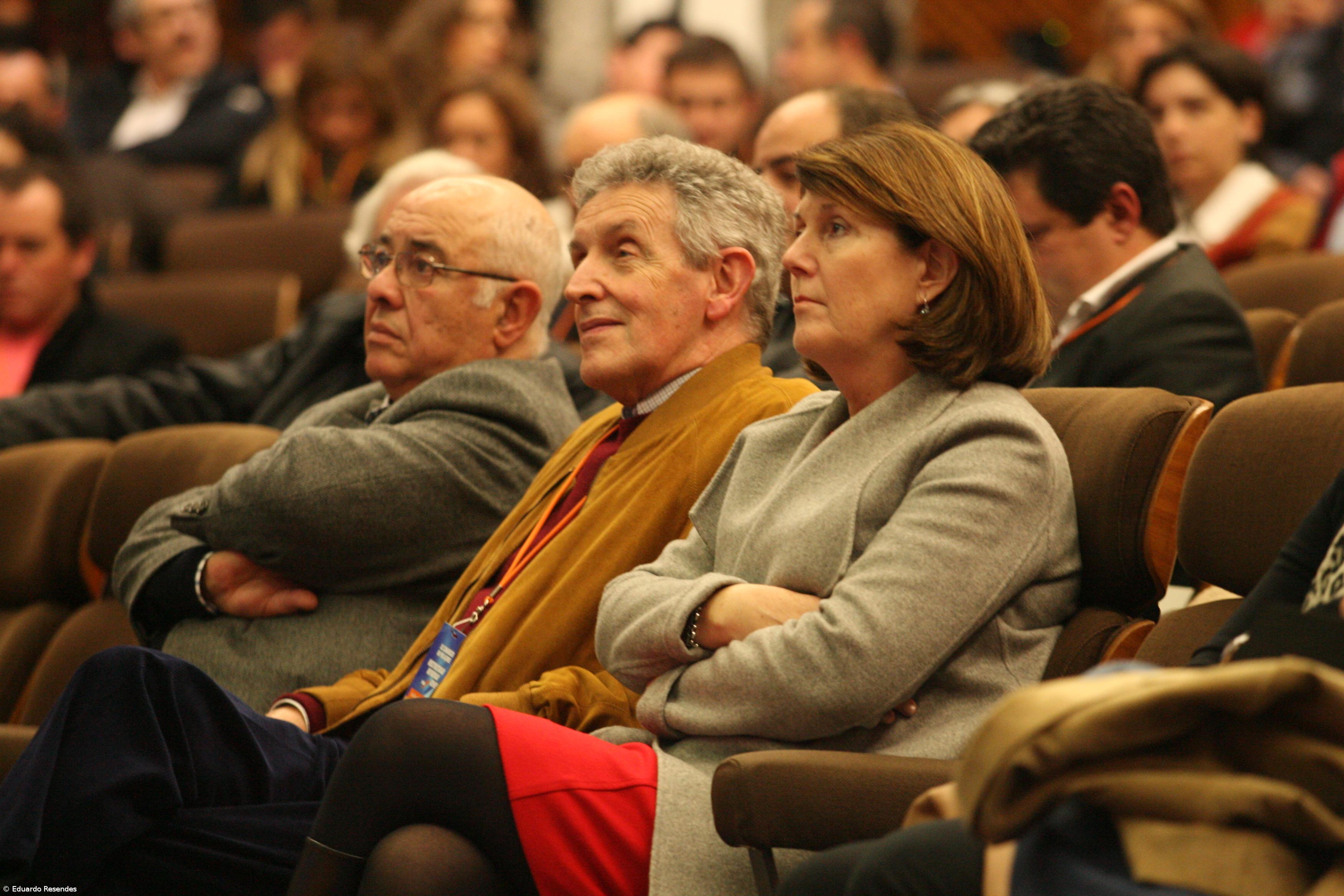 Berta Cabral diz que vai cumprimentar Passos Coelho "sem ressentimentos" – Imagem 1