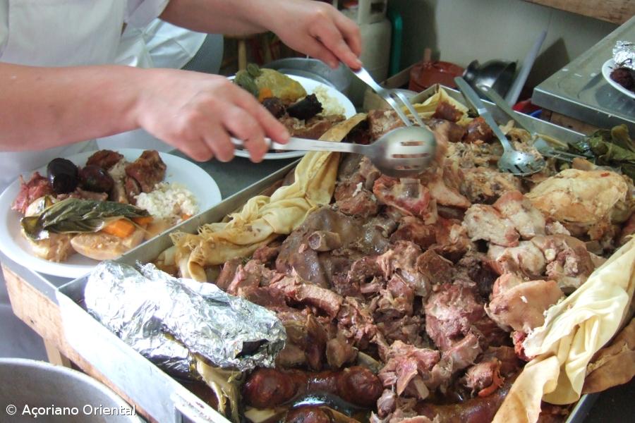 Cozidos nas caldeiras da Ribeira Grande  fazem-se há um mês com "grande adesão" – Imagem 1