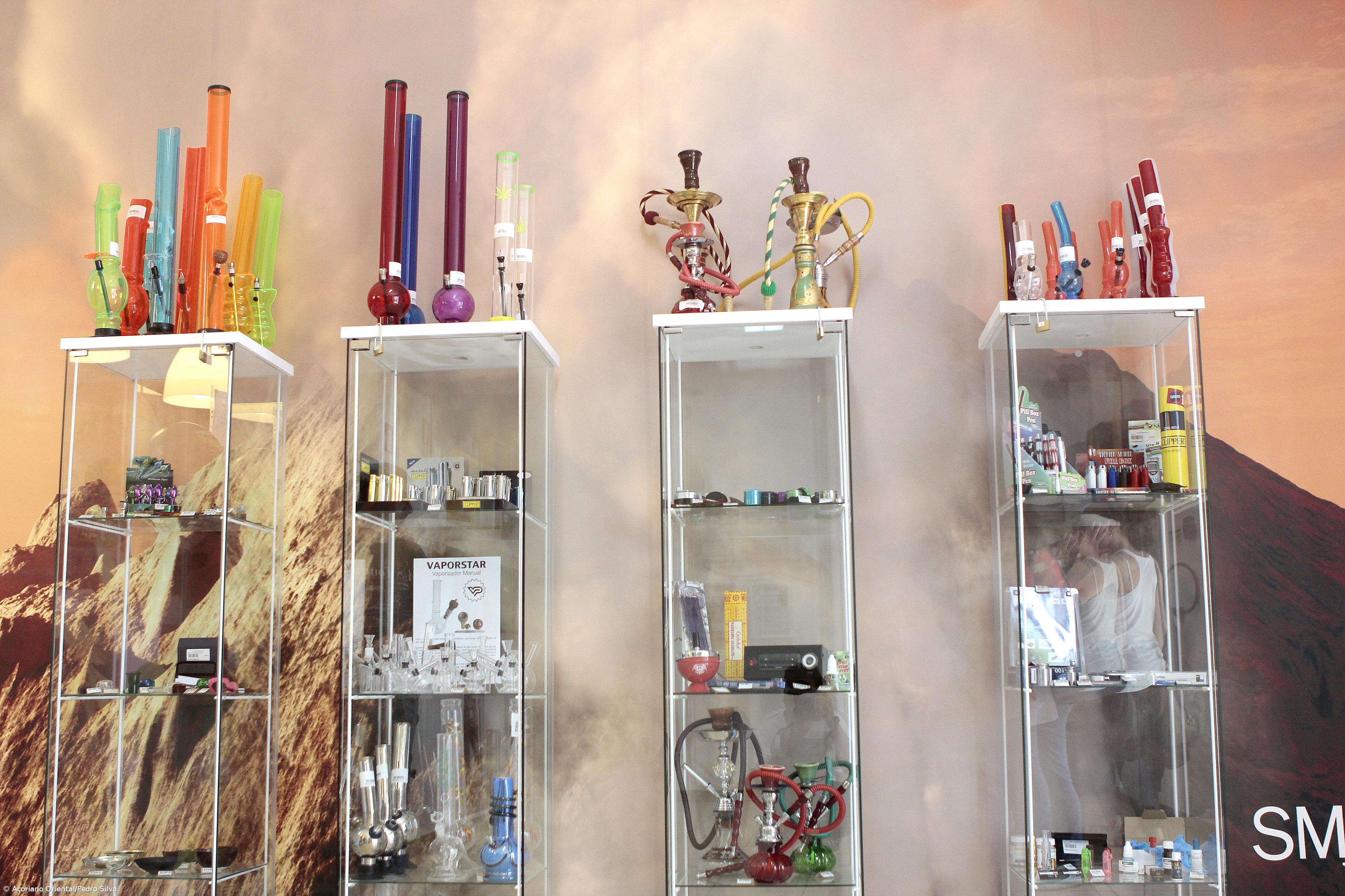 Loja fiscalizada em Ponta Delgada por venda indevida de drogas legais – Imagem 1