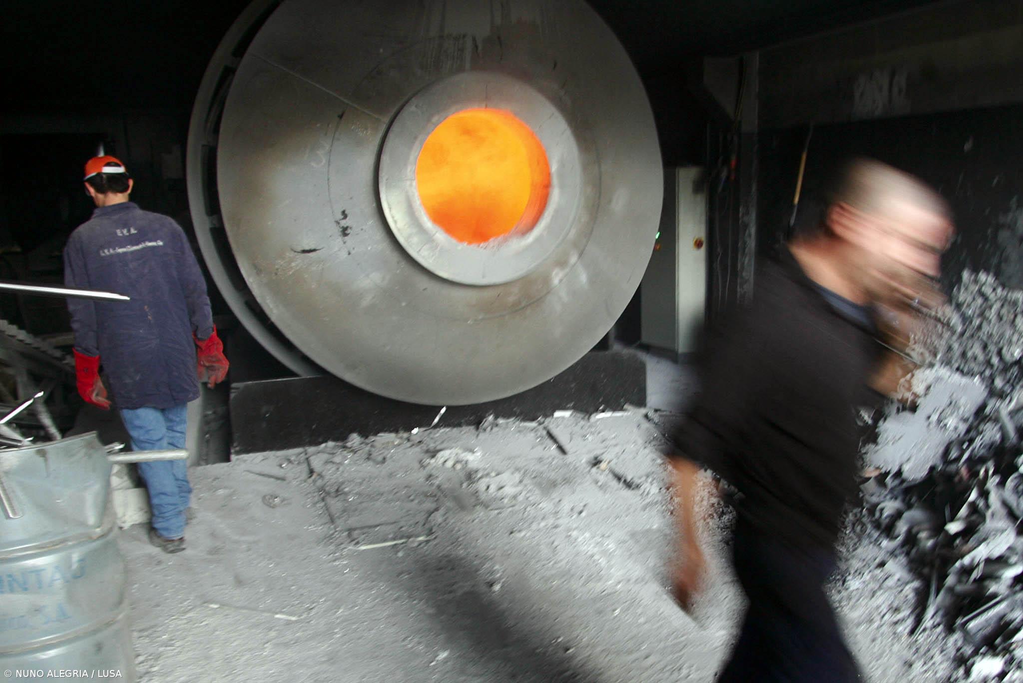 Explosão em fábrica faz dois feridos graves – Imagem 1