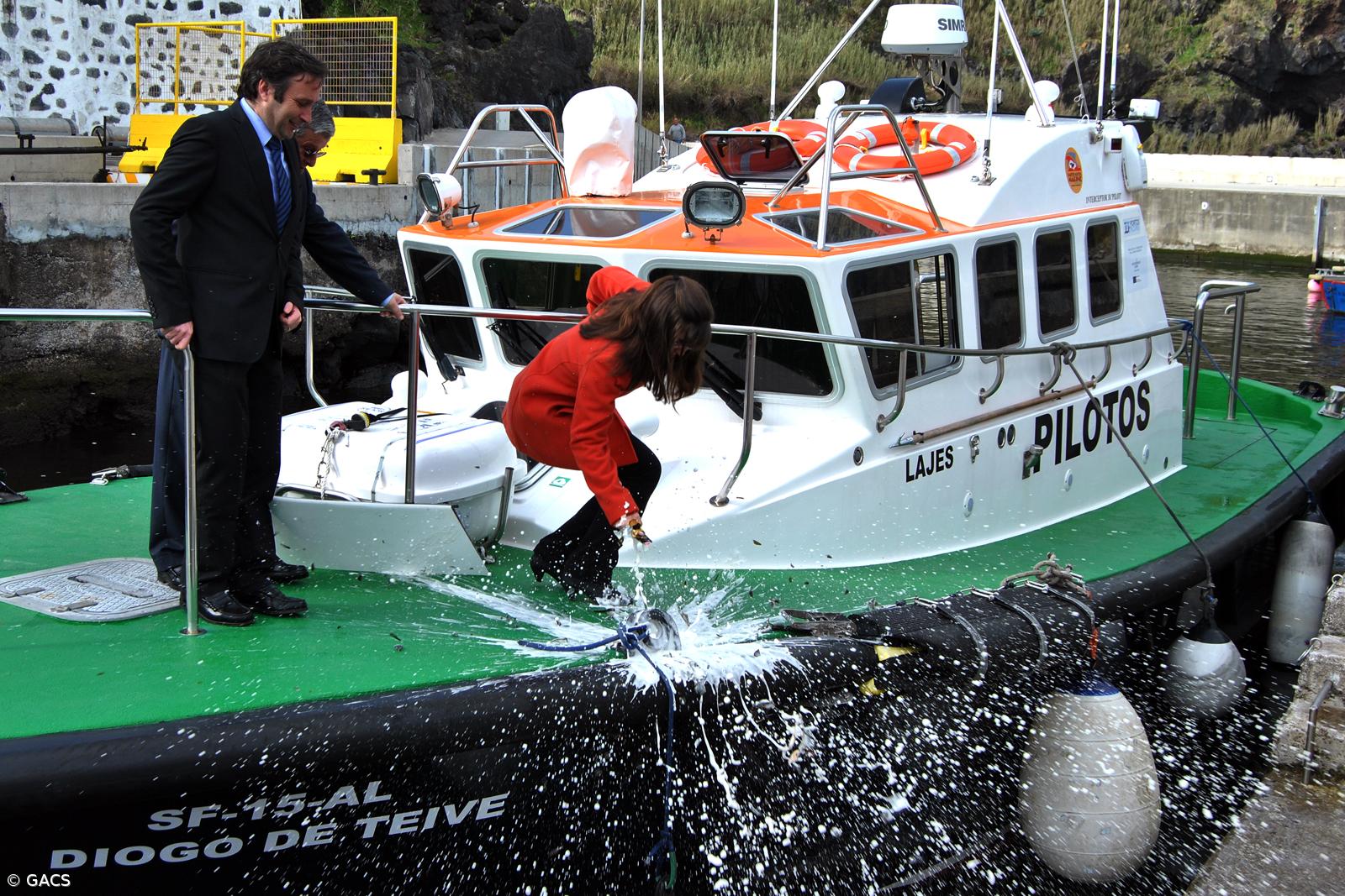 Nova lancha de pilotos batizada nas Lajes das Flores  – Imagem 1