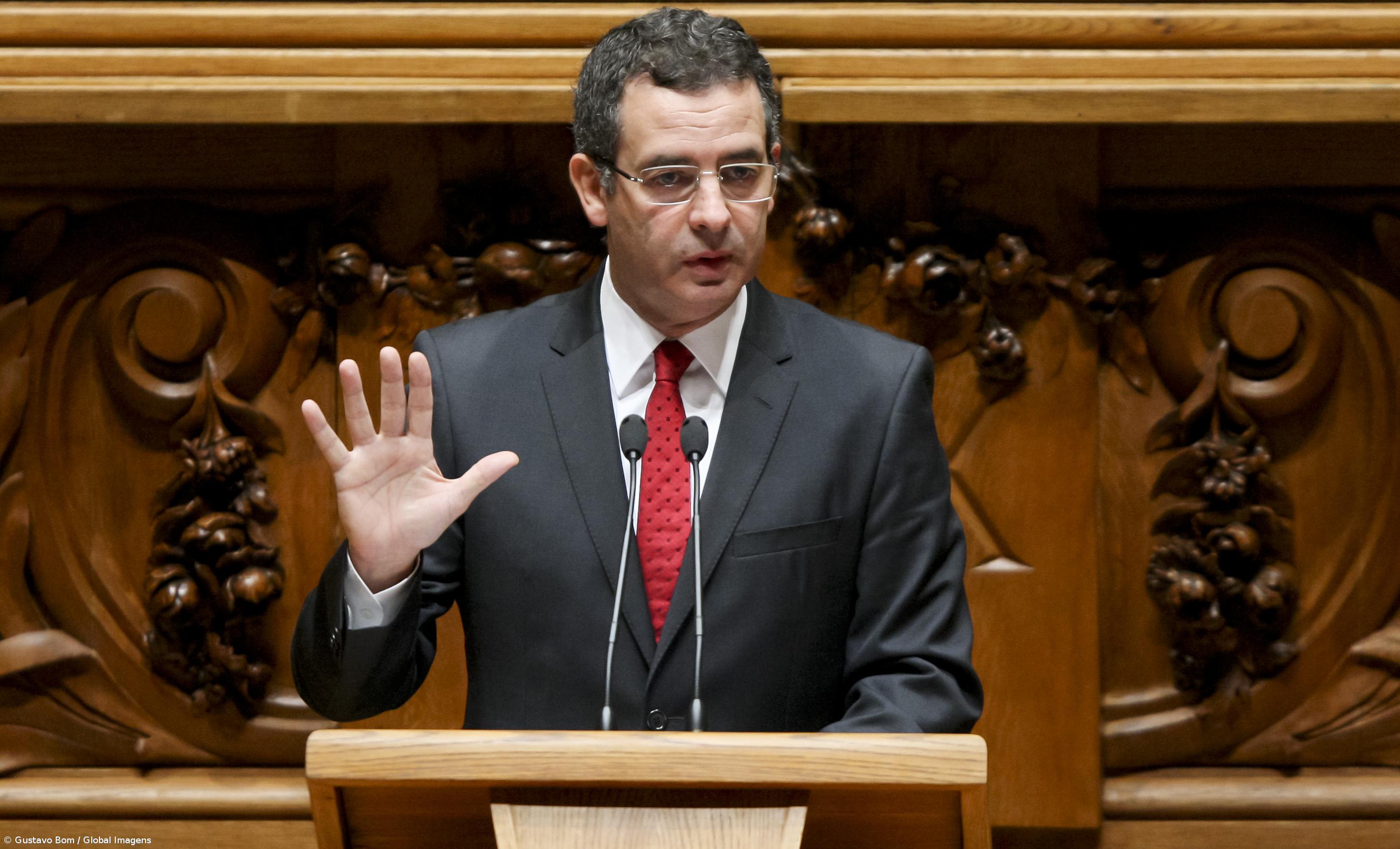 Líder do PS votou a favor dos projetos sobre co-adoção e adoção por casais do mesmo sexo – Imagem 1