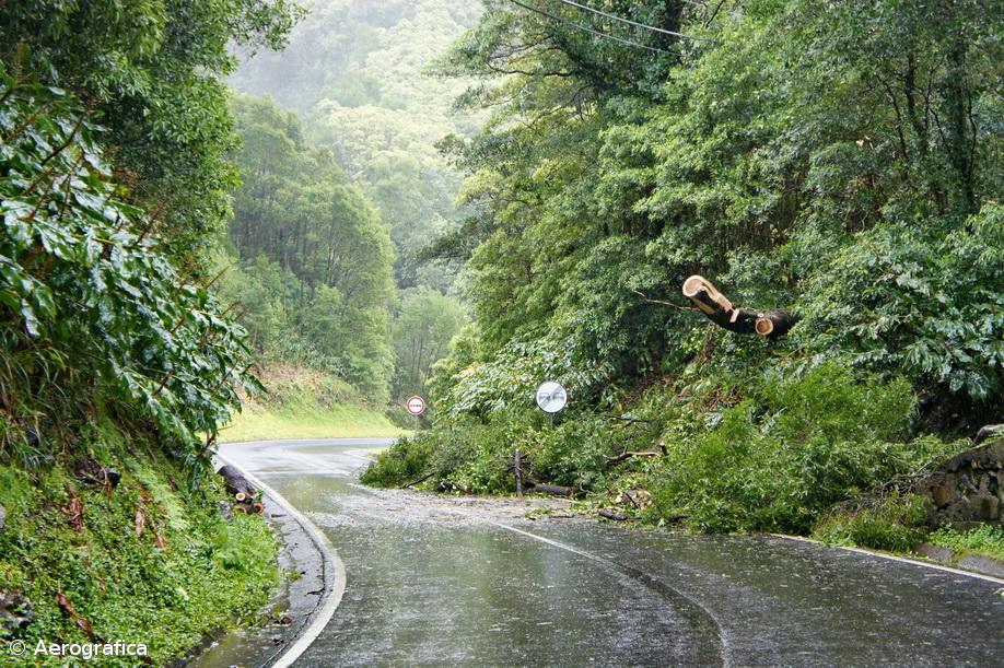 Derrocada condiciona acesso à Fajãzinha nas Flores – Imagem 1