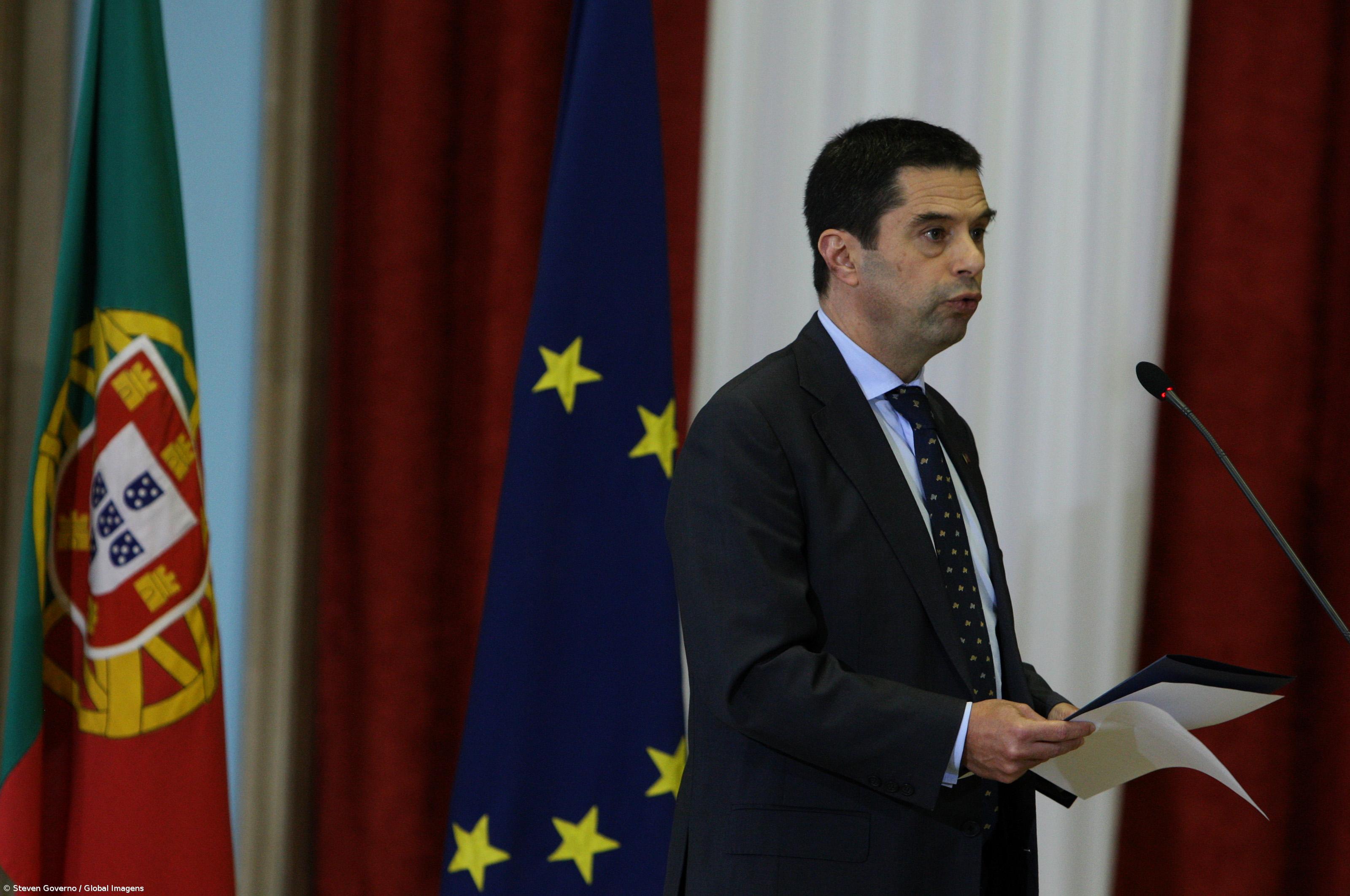 Desemprego deve superar 18% já este ano e continua a crescer em 2014 – Imagem 1