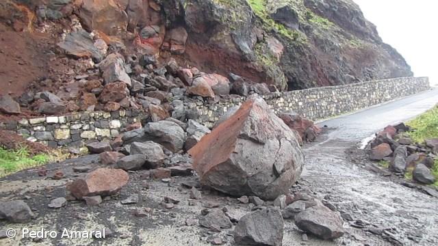 Nova derrocada no caminho de acesso à Ferraria – Imagem 1