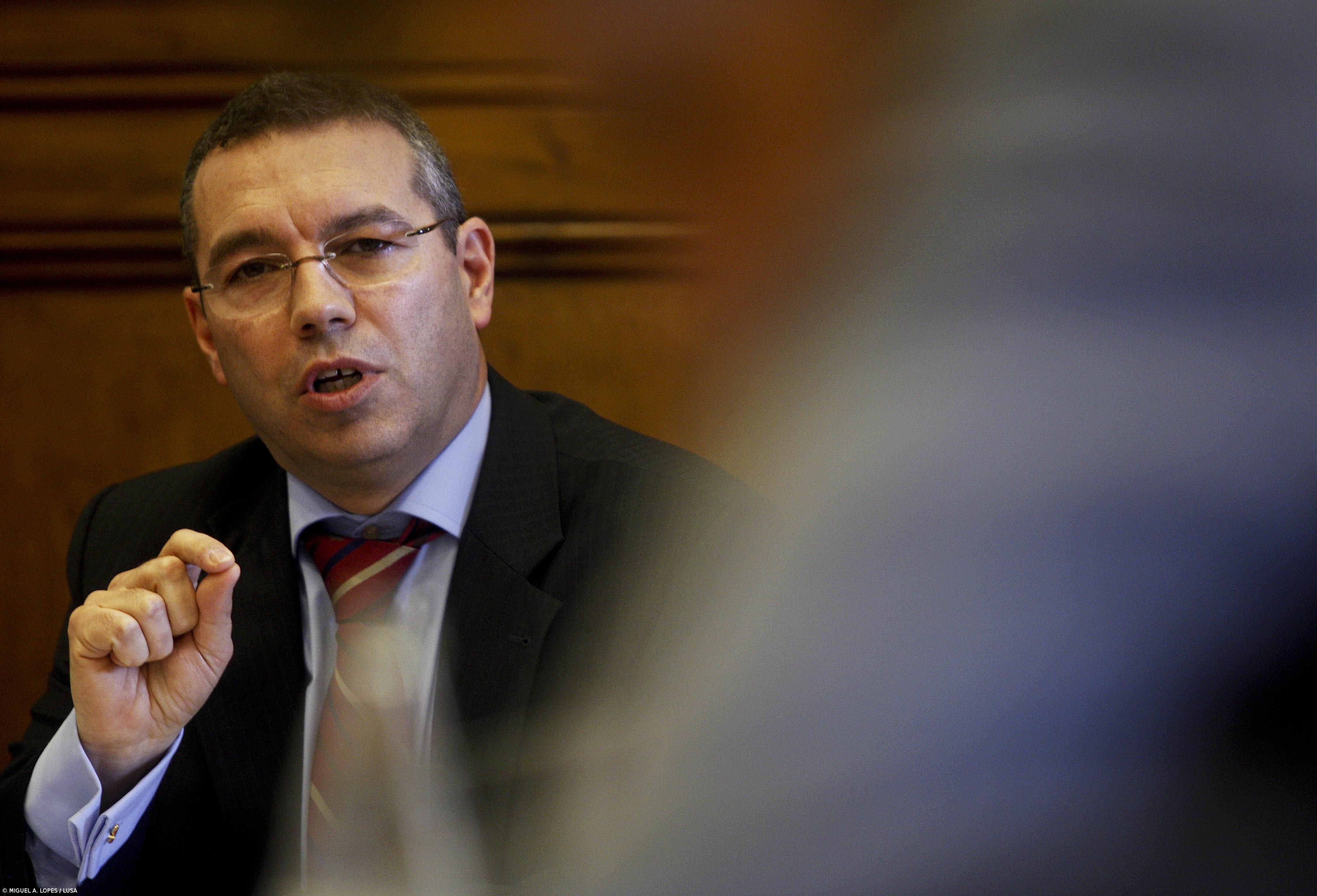 Governo diz que subsídio de férias em junho põe em risco limites trimestrais do défice – Imagem 1