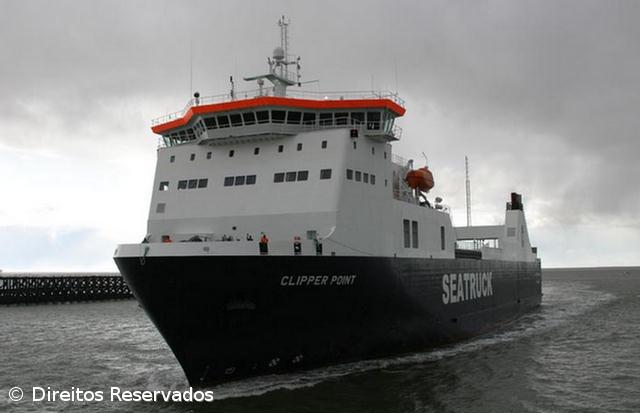 Carros dos pilotos do SATA Rallye Açores a caminho de Ponta Delgada – Imagem 1