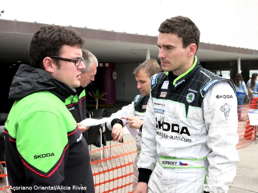 Líderes pouco faladores no parque de assistência (fotos) – Imagem 1