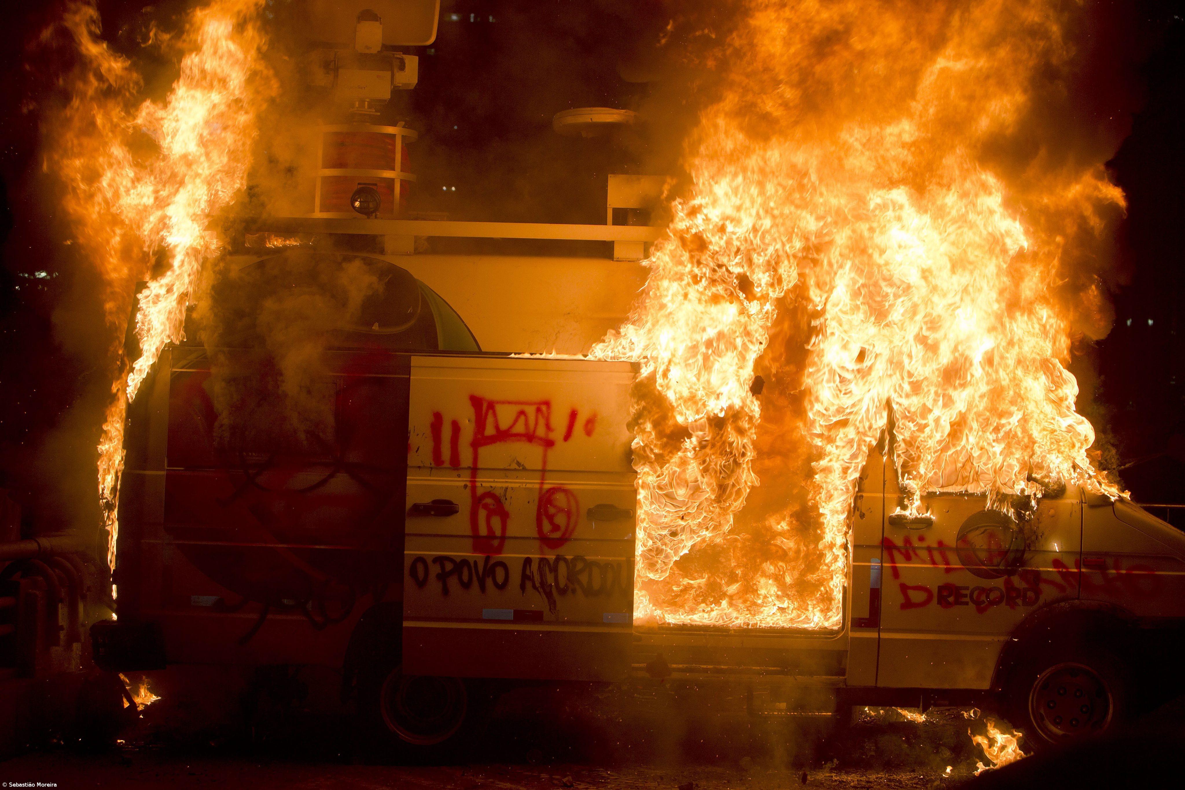 Protesto em São Paulo marcado por pilhagens e confrontos com a polícia – Imagem 1