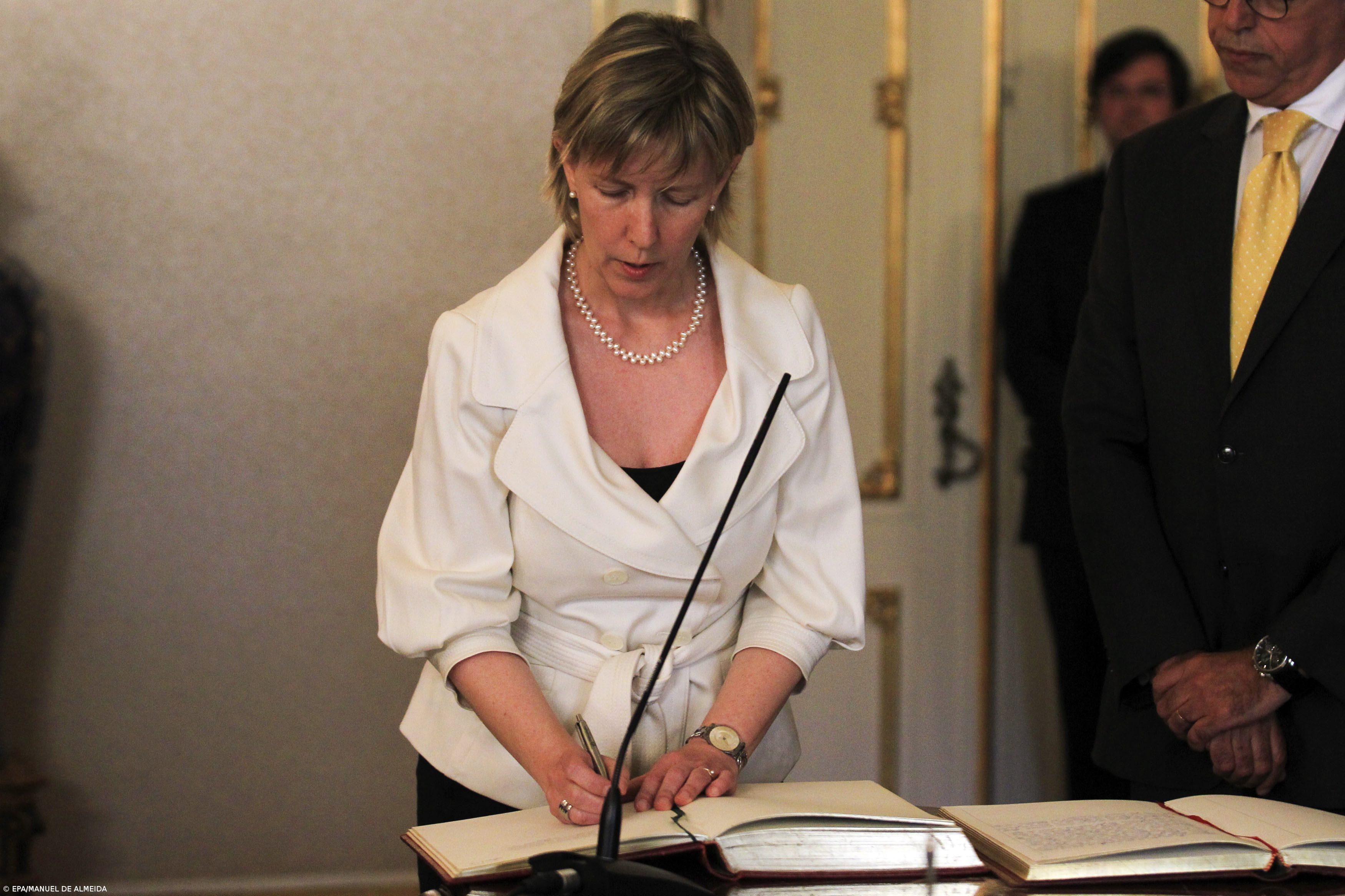 Ministra das Finanças tomou posse apesar da demissão de Portas – Imagem 1