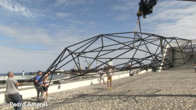 Baleia 'encalha' nas Portas do Mar (vídeo) – Imagem 1
