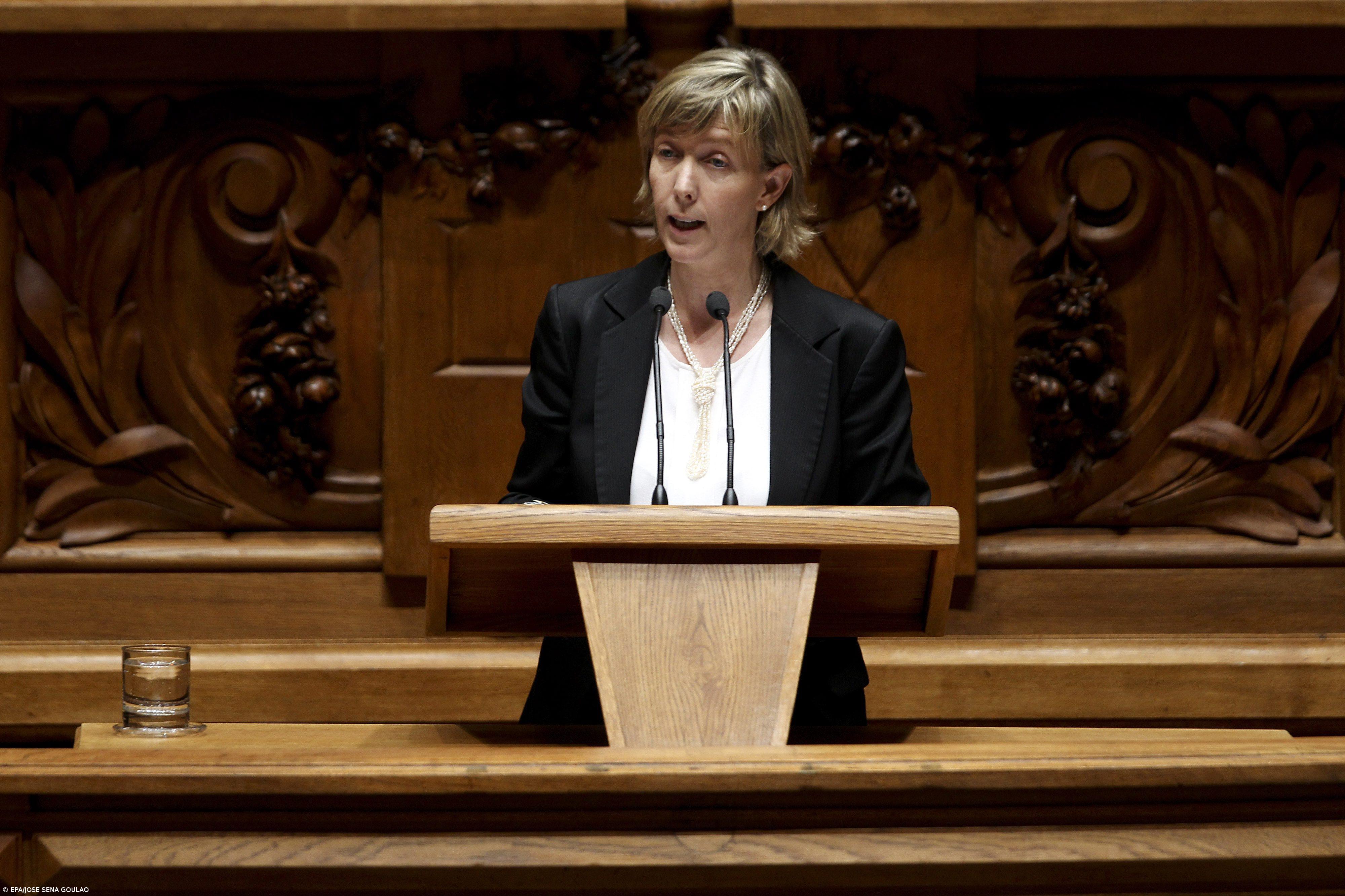 Ministra admite que convergência de pensões e tabela da função pública podem ir parar ao TC – Imagem 1