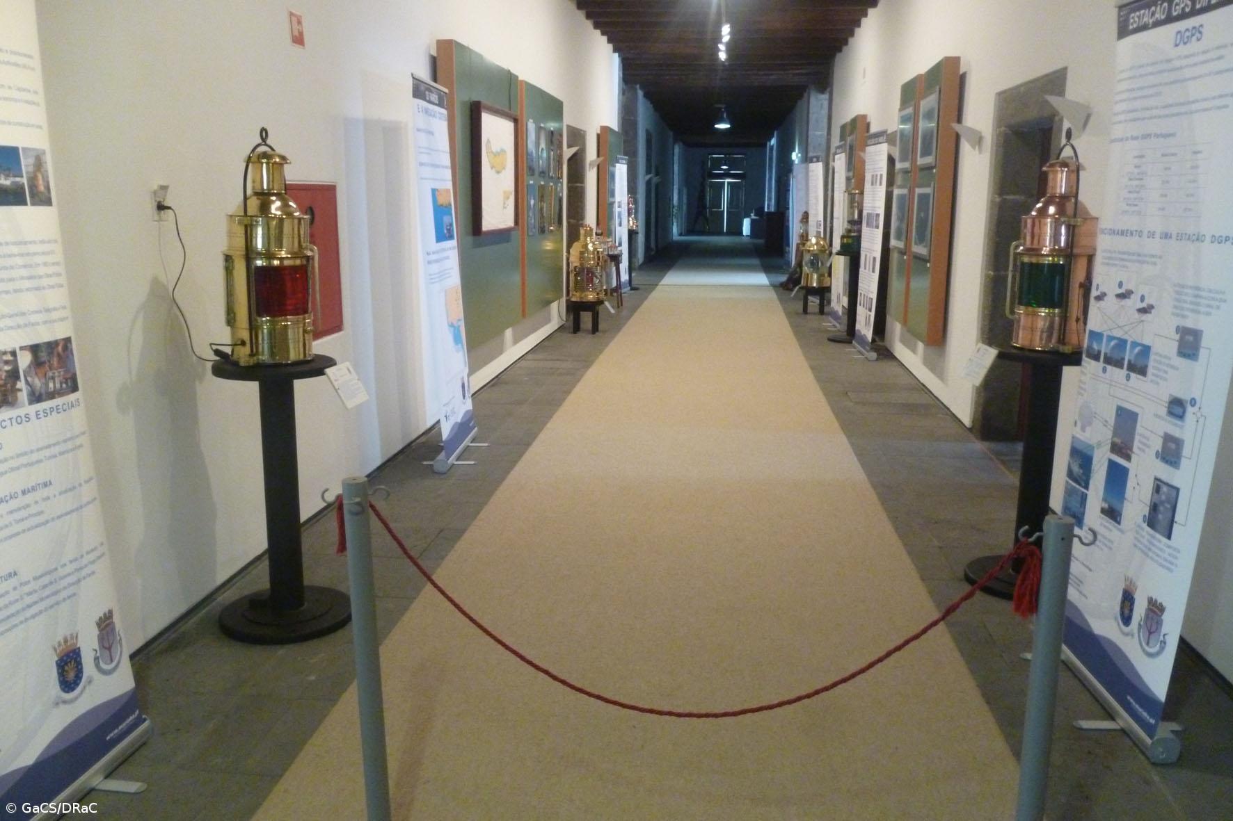 Biblioteca de Ponta Delgada expõe "Faróis dos Açores" – Imagem 1