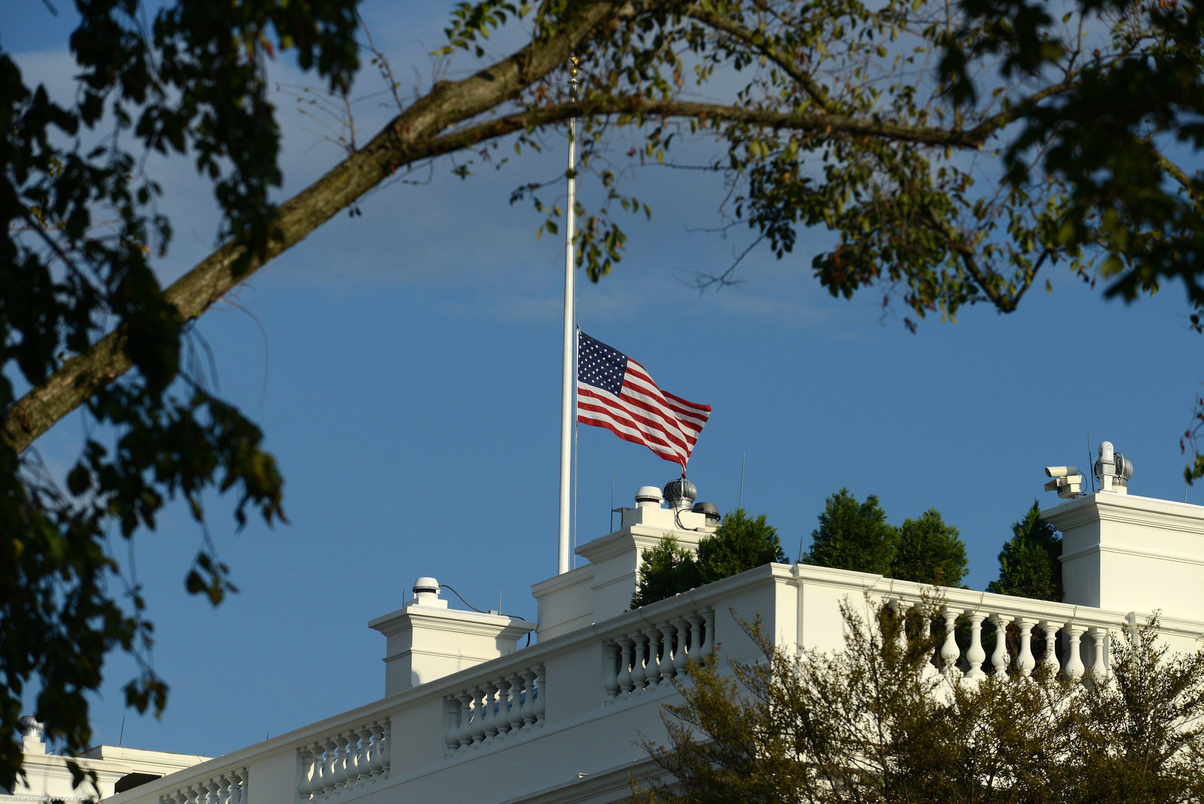 EUA aprovam orçamento que suspende provisoriamente redução na base das Lajes – Imagem 1