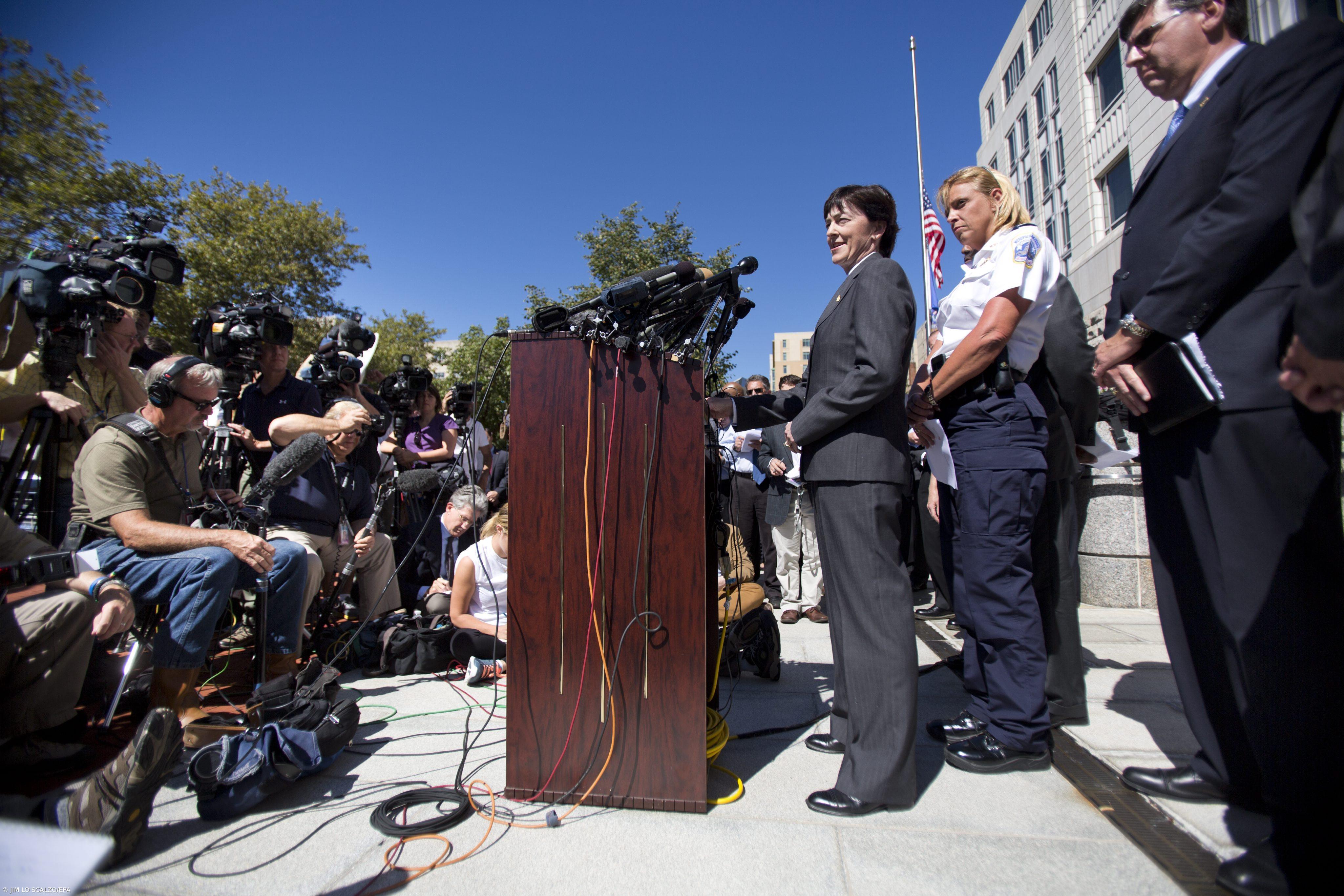 FBI tenta determinar os motivos do assassino de doze pessoas em Washington – Imagem 1