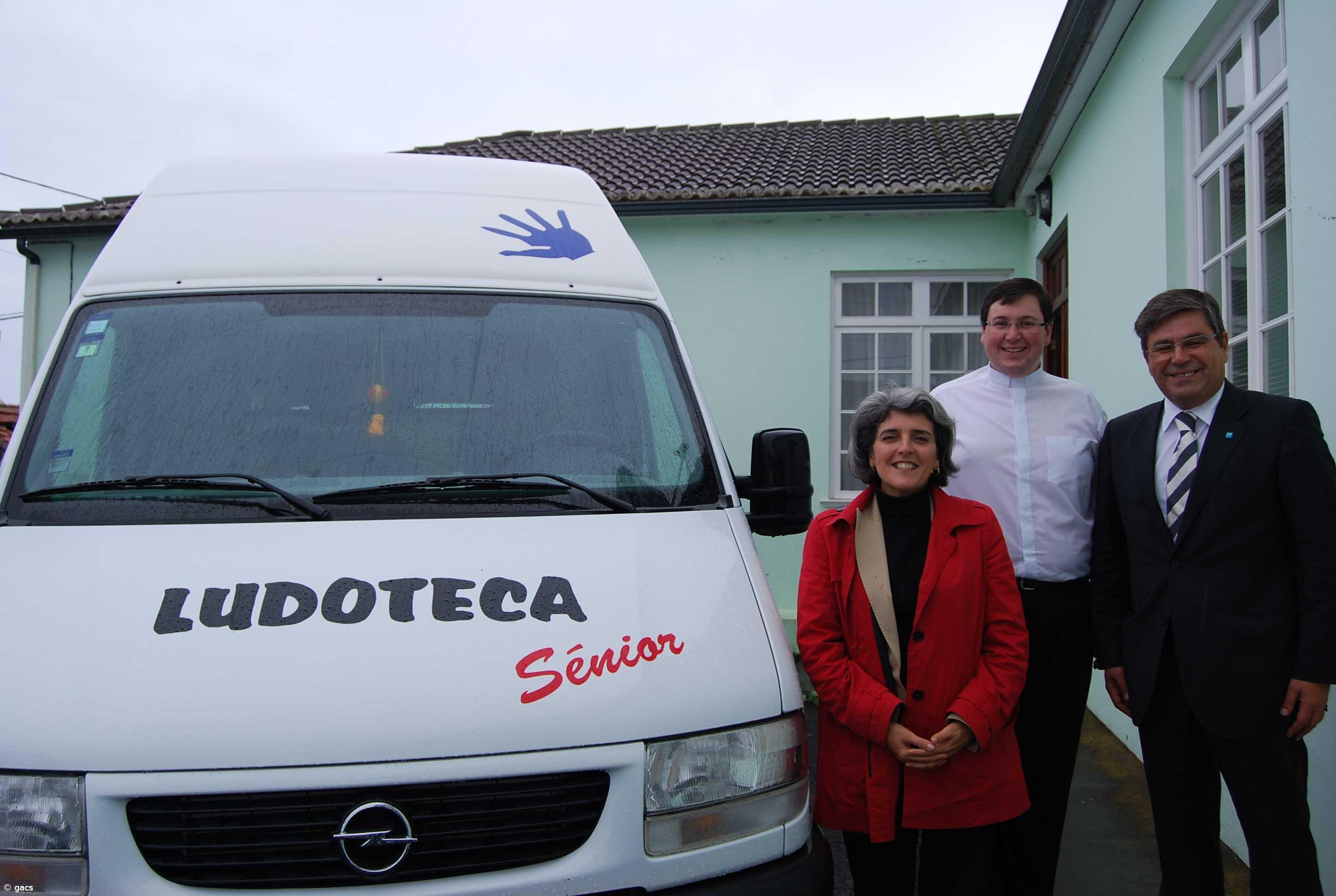 Carrinha com "skype" põe idosos dos Açores a ver e falar com a família emigrada – Imagem 1