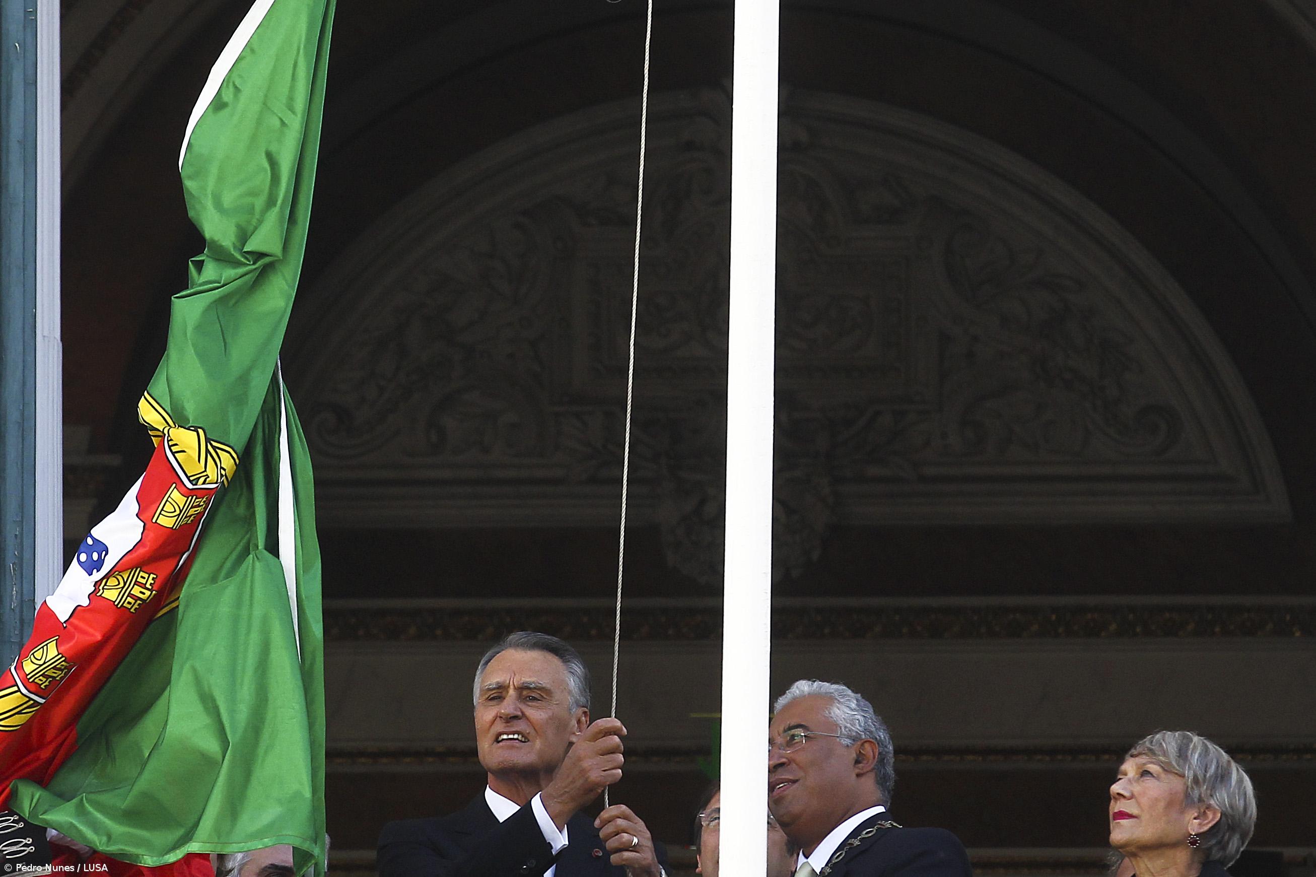 Cavaco Silva condecora hoje Durão Barroso por serviços "de extraordinária relevância" – Imagem 1