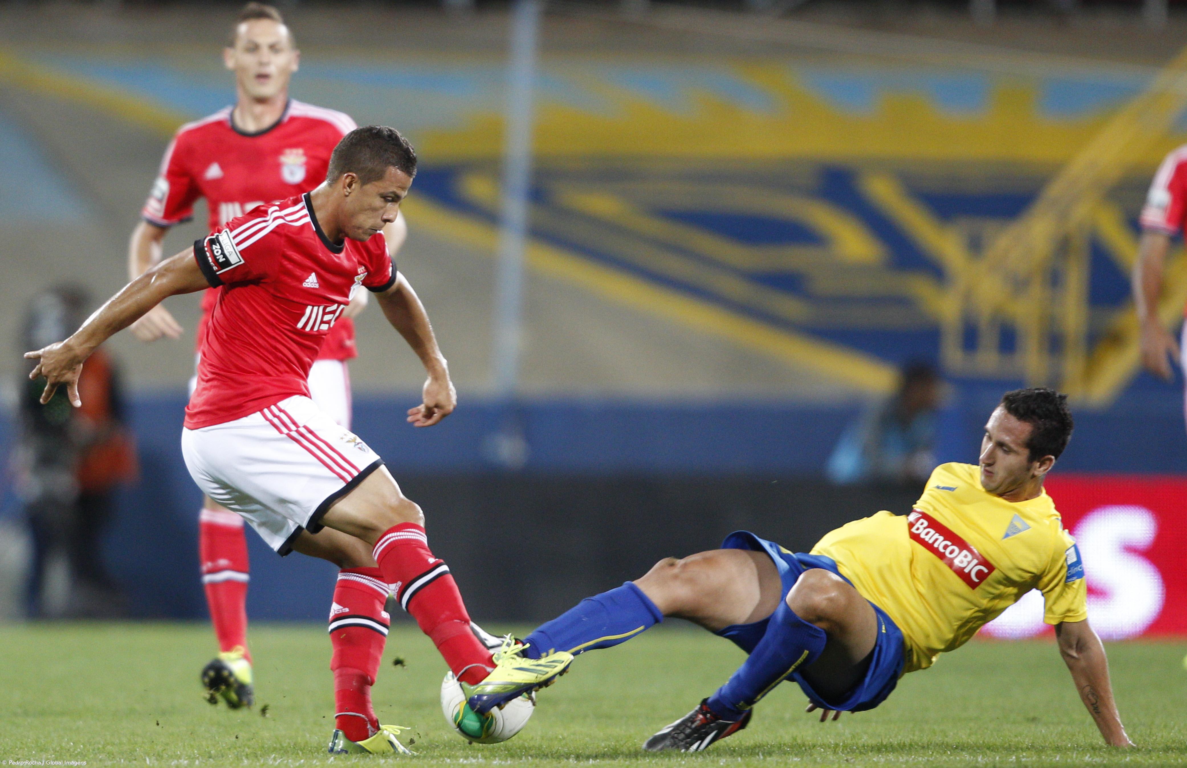 Benfica vence no Estoril e sobe a terceiro na I Liga (vídeos) – Imagem 1