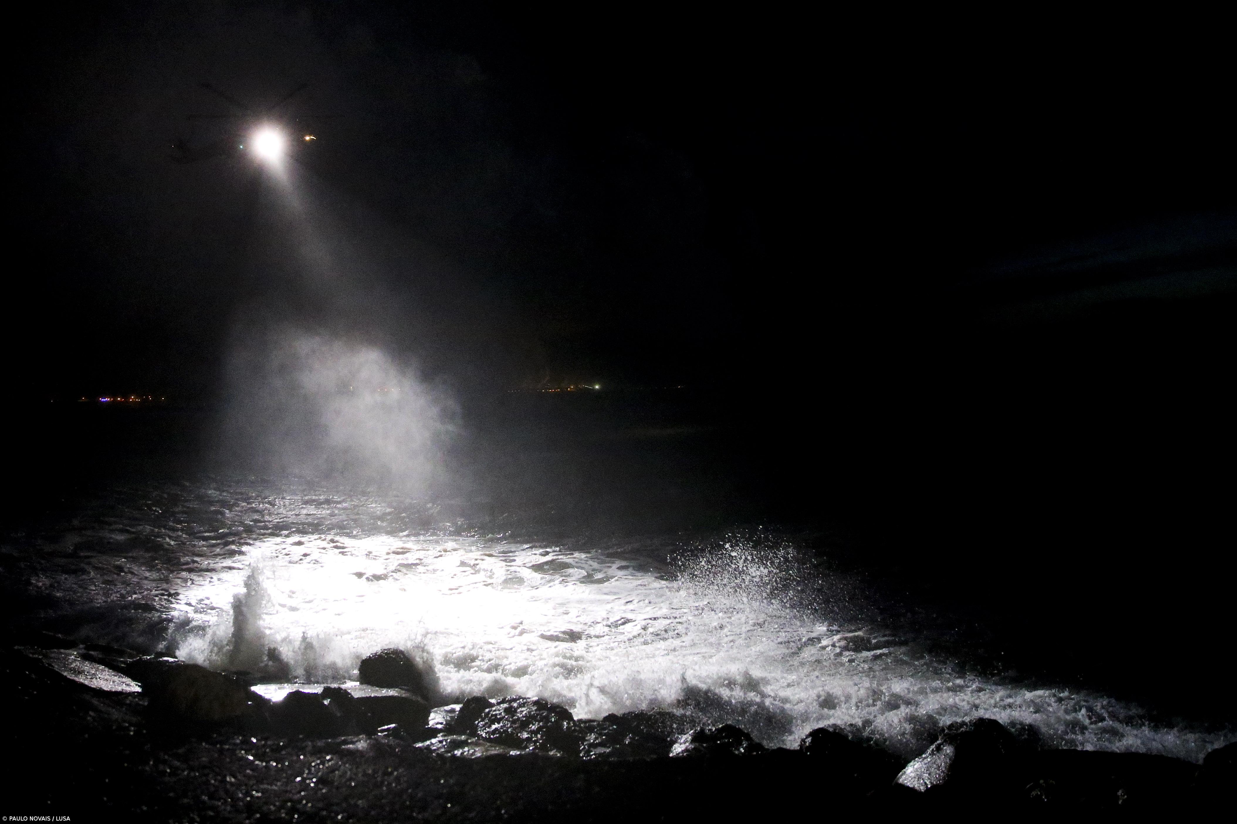 Nenhum pescador da embarcação naufragada usava colete salva-vidas – Imagem 1