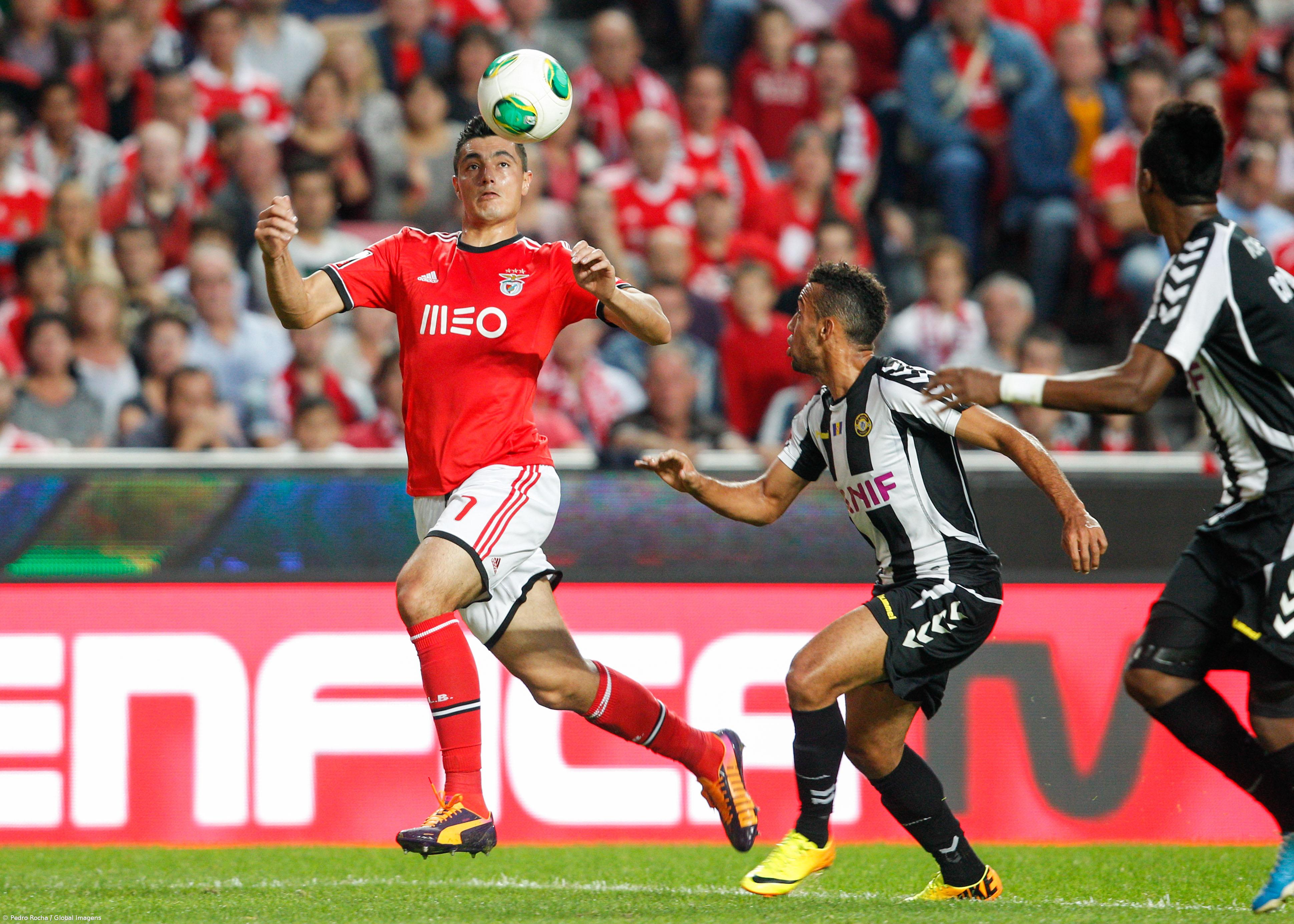 Benfica vence na receção ao Nacional e aguarda desfecho do "clássico" (vídeos) – Imagem 1