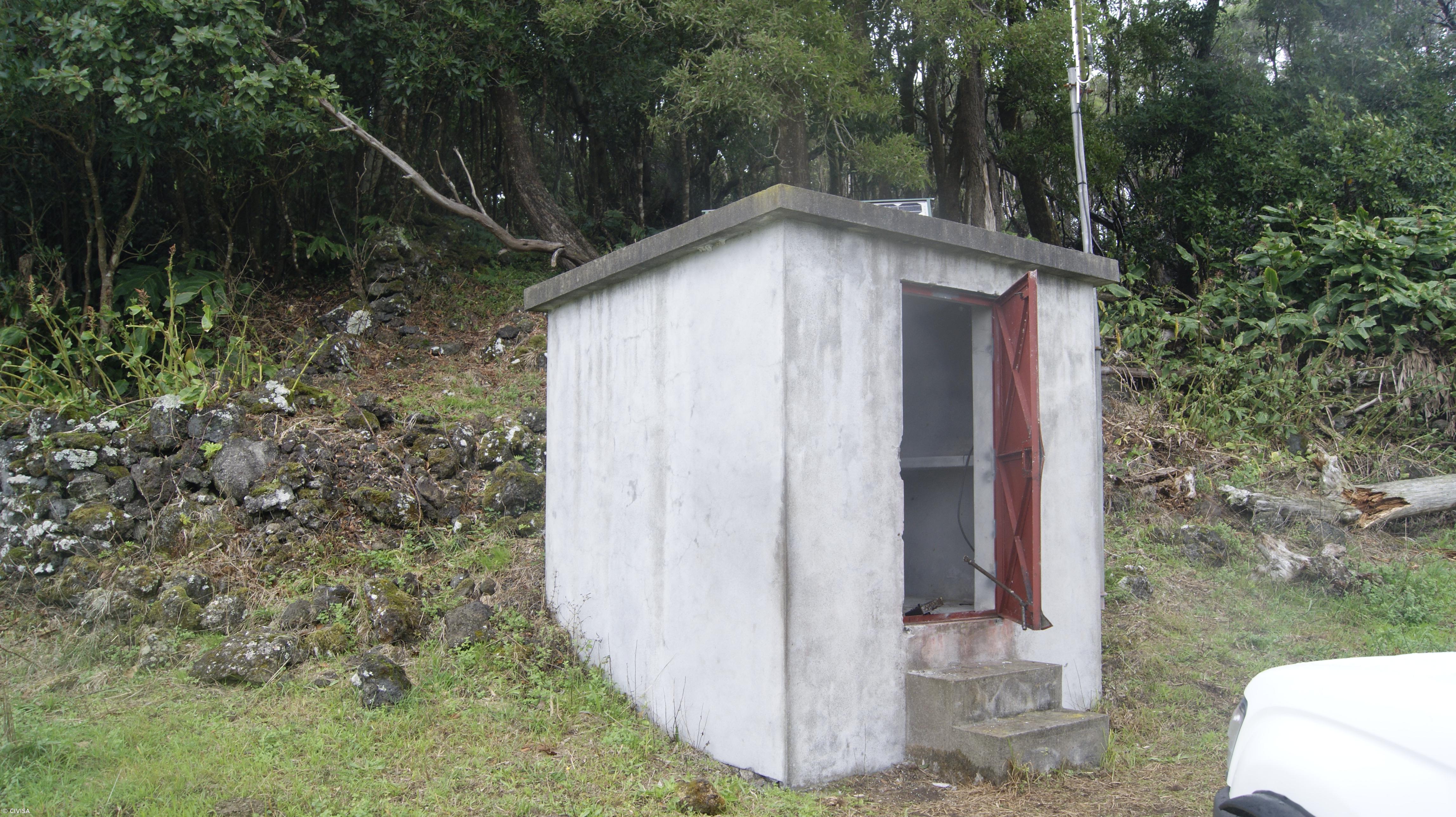 Furtado o equipamento da estação sísmica da Madalena na ilha do Pico  – Imagem 1