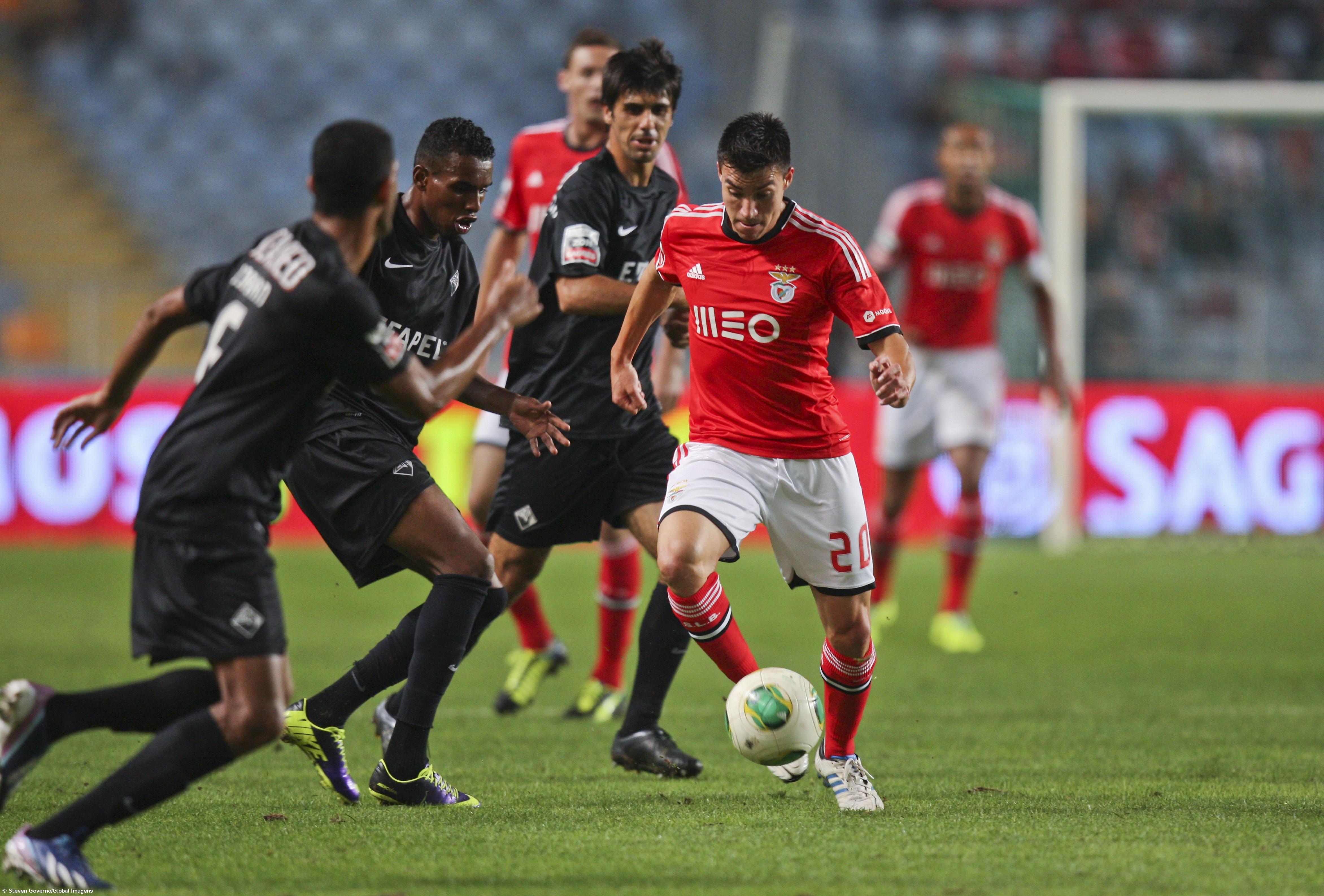Benfica vence Académica e isola-se provisoriamente no segundo posto (vídeos) – Imagem 1