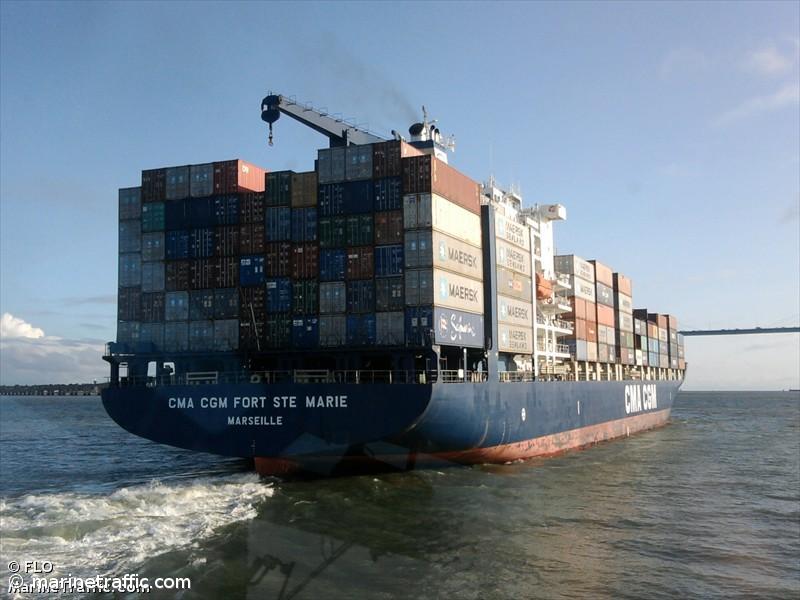 Evacuação médica de tripulante do navio porta contentores – Imagem 1