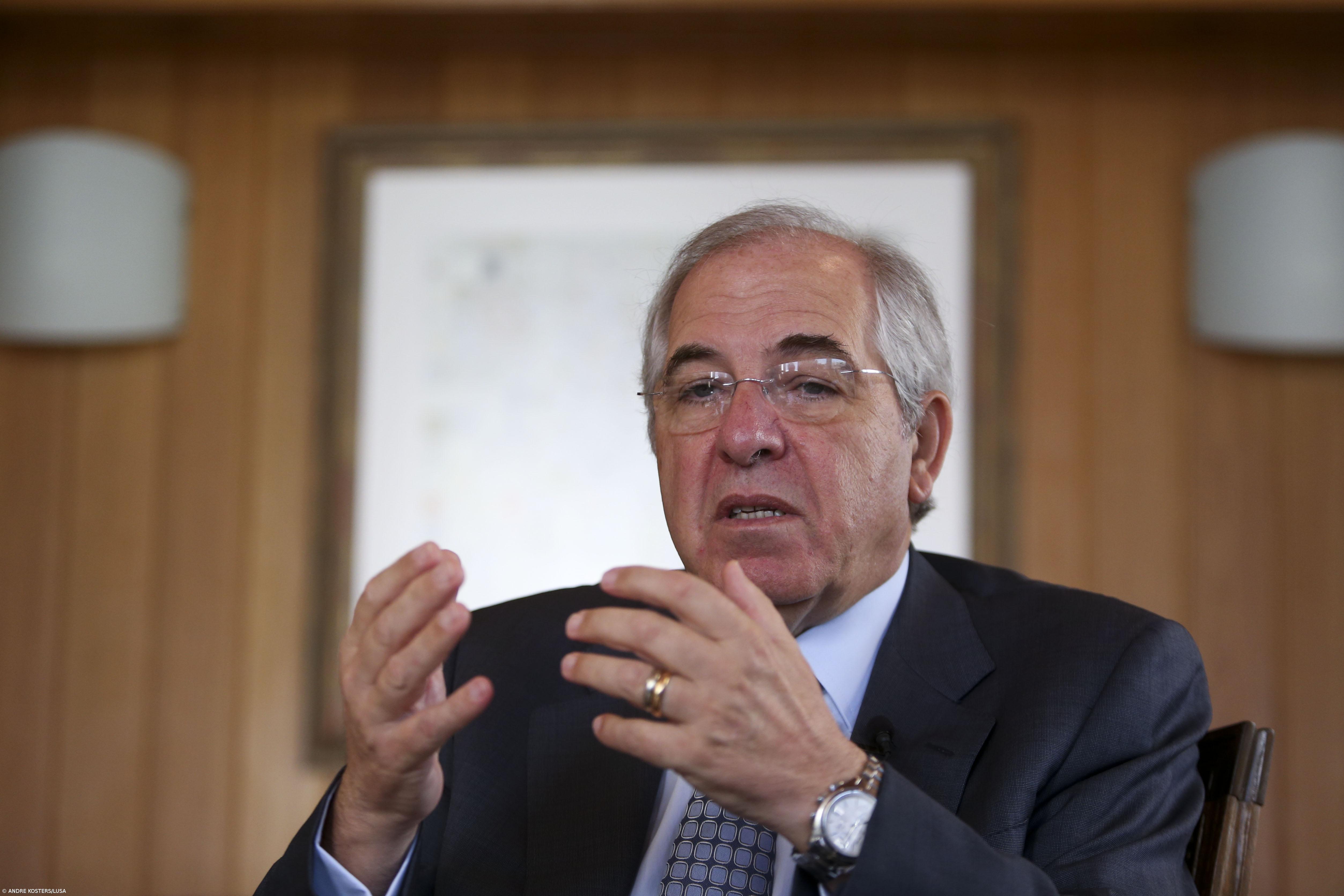 Presidente do CES critica "obsessão" da troika em reduzir salários  – Imagem 1