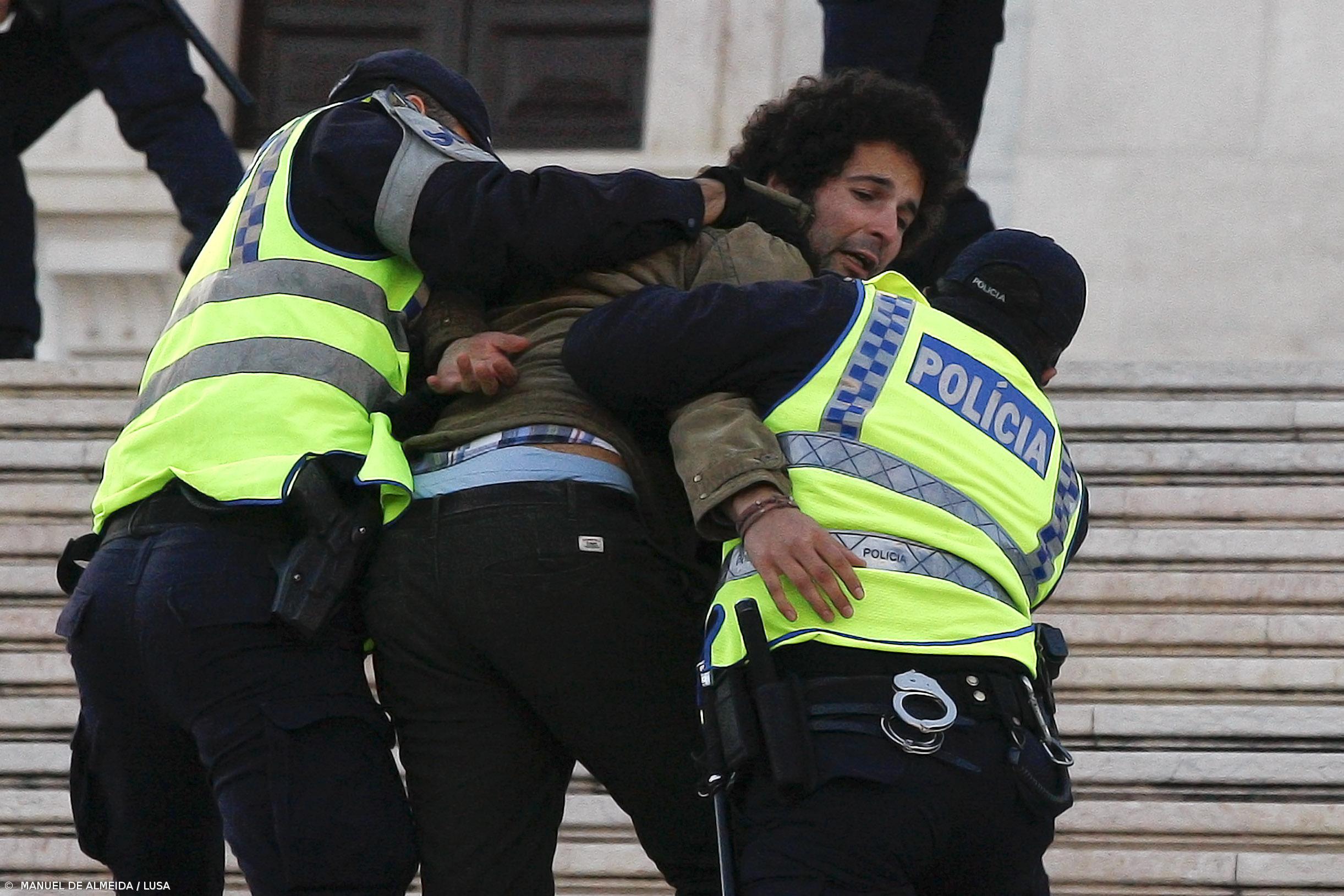 Centenas de estudantes em luta contra corte no Superior – Imagem 1