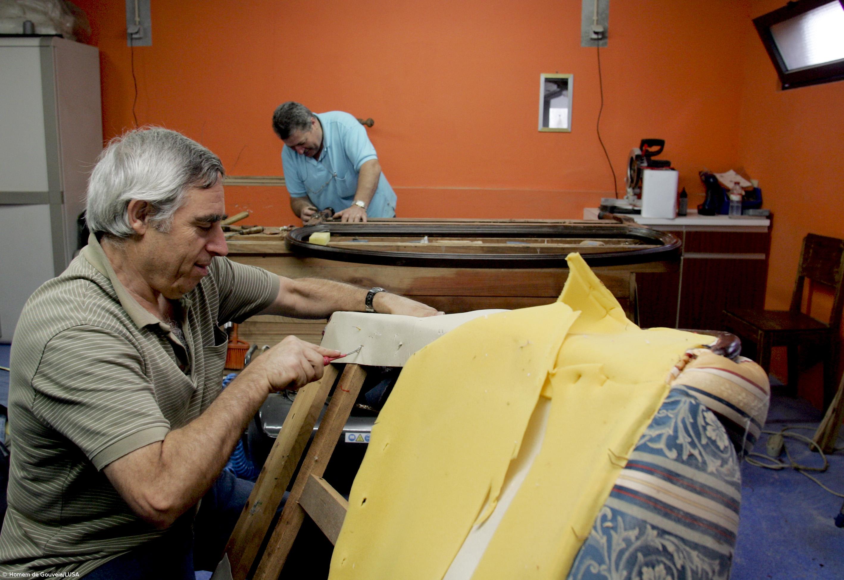 "Oficina Solidária" recupera móveis no Funchal para dar aos mais carenciados  – Imagem 1