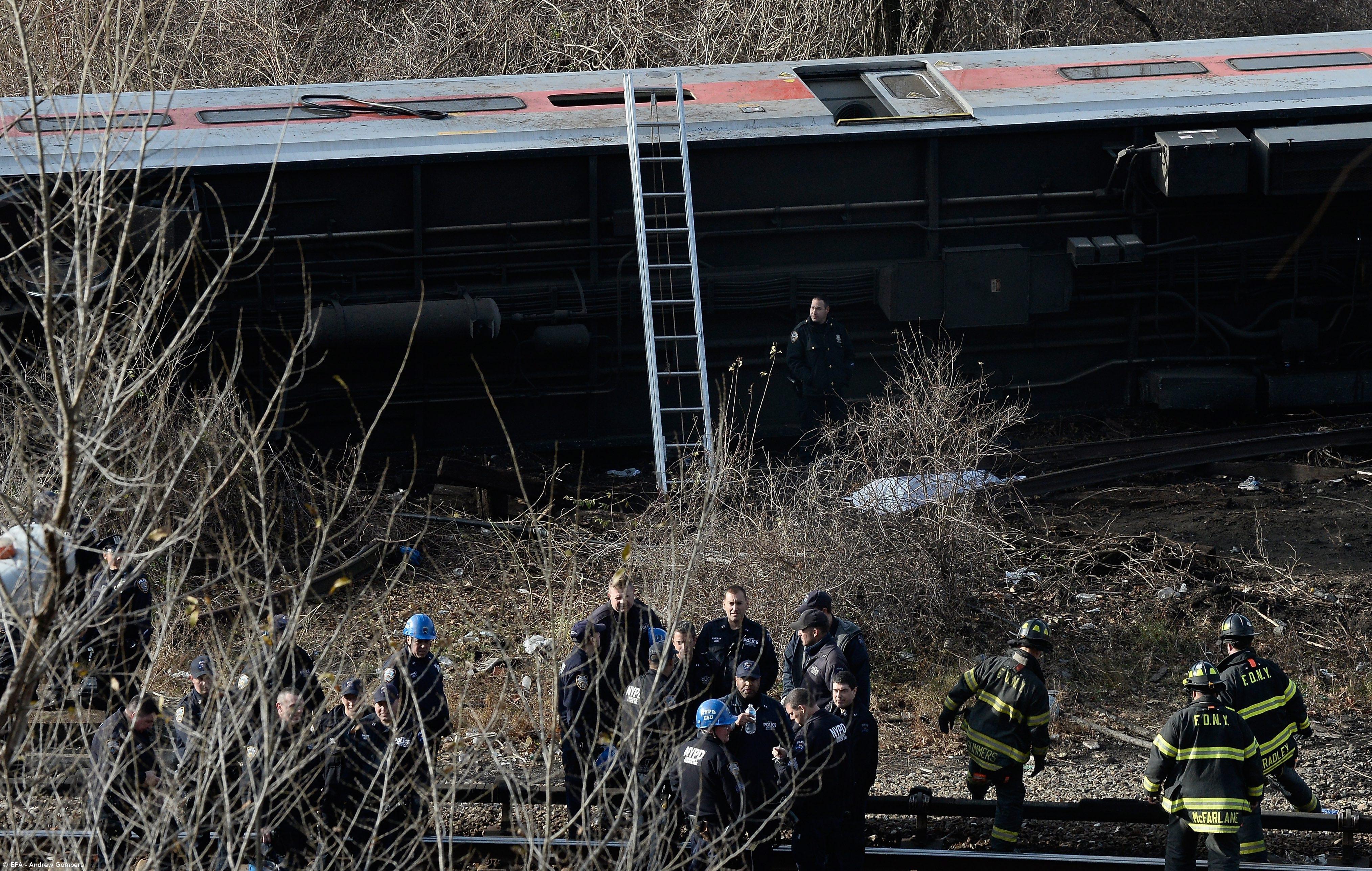 Pelo menos dois mortos no descarrilamento de comboio em Nova Iorque – Imagem 1
