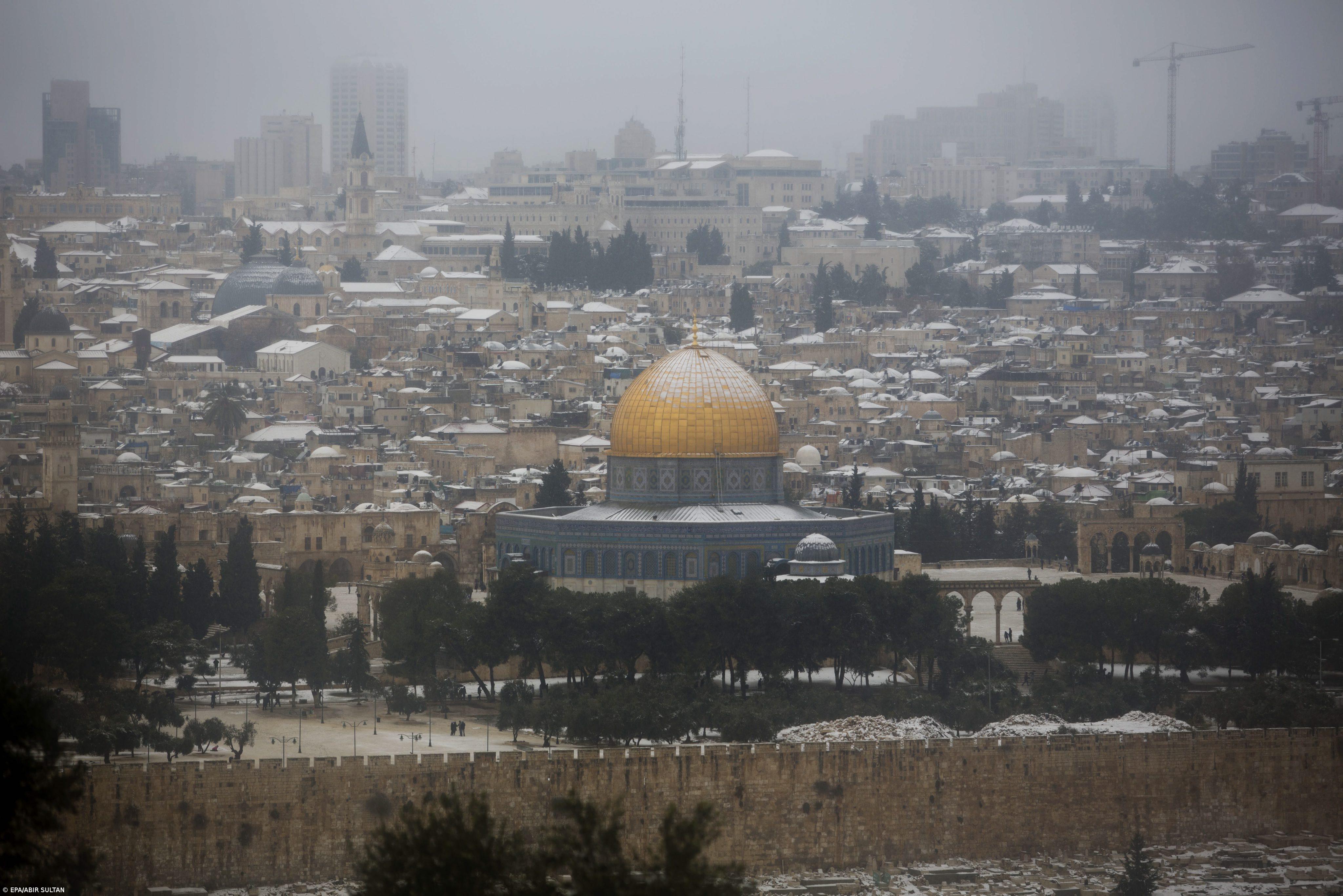 Jerusalém paralisada por tempestade de neve histórica – Imagem 1
