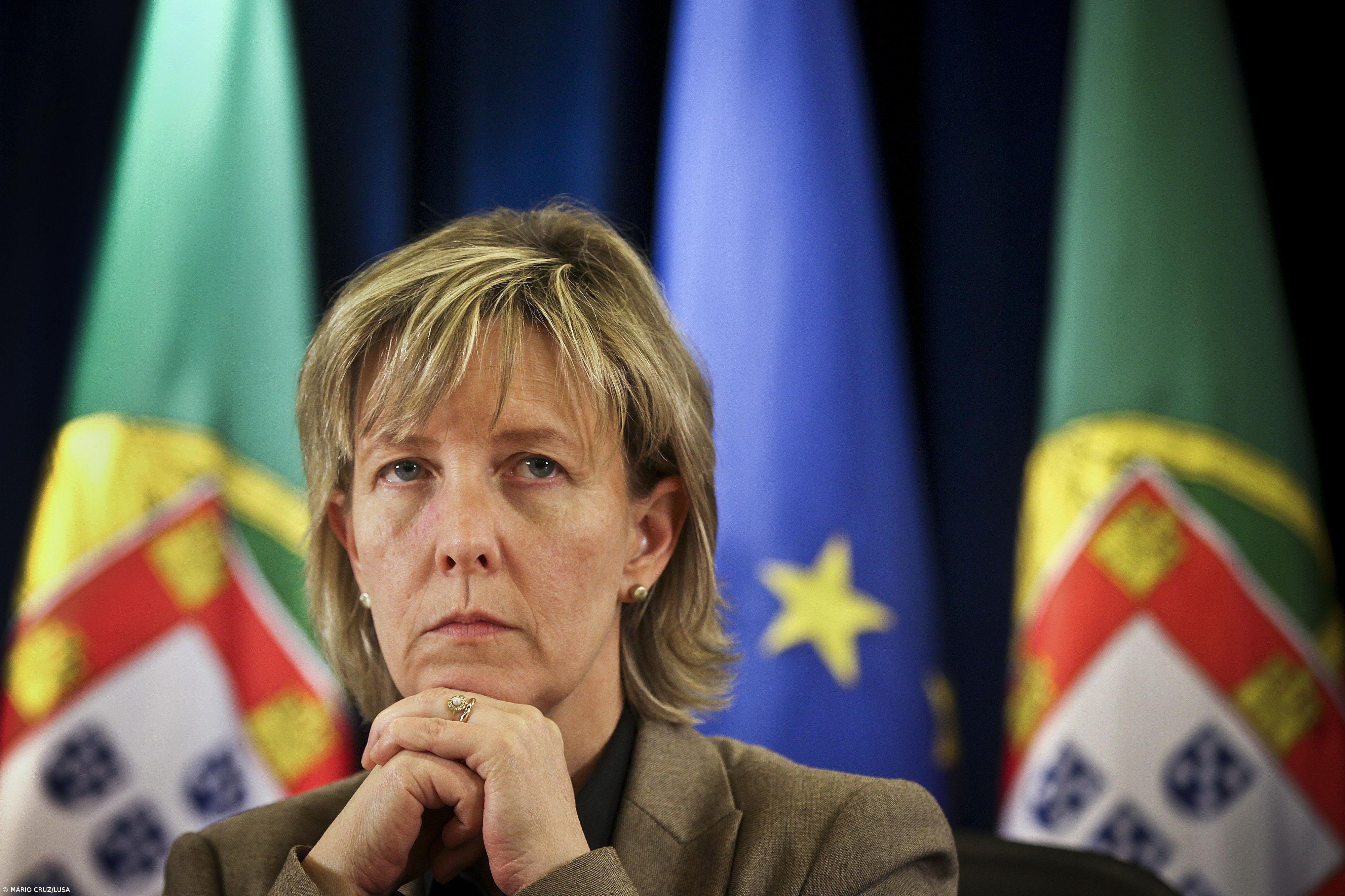 Ministra confirma possível redução de sobretaxa de IRS só em 2016  – Imagem 1