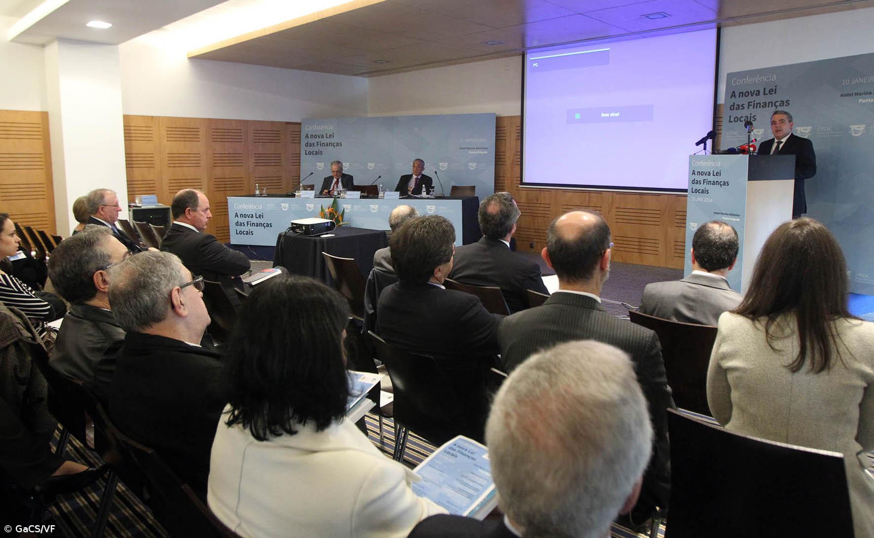 Transferências para municípios dos Açores em 2014 são "retrocesso de uma década" (vídeo) – Imagem 1