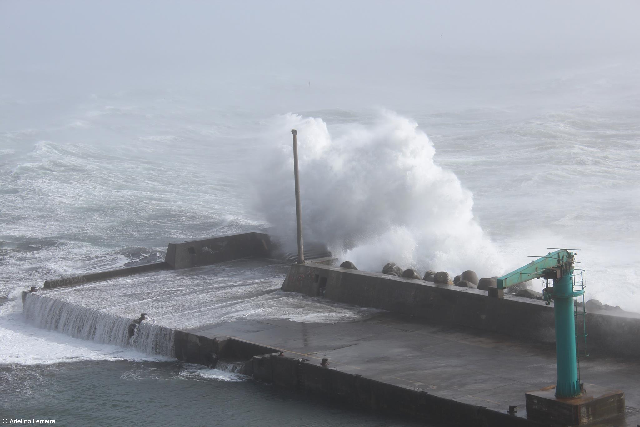 Cinco barras do continente e Açores fechadas devido à agitação marítima – Imagem 1